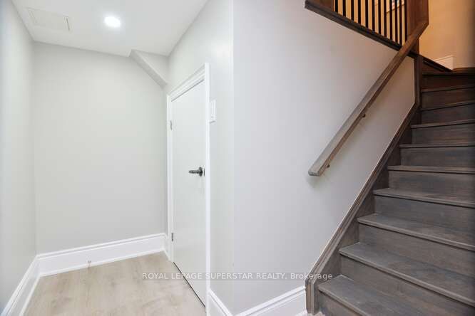108 Rugman Cres