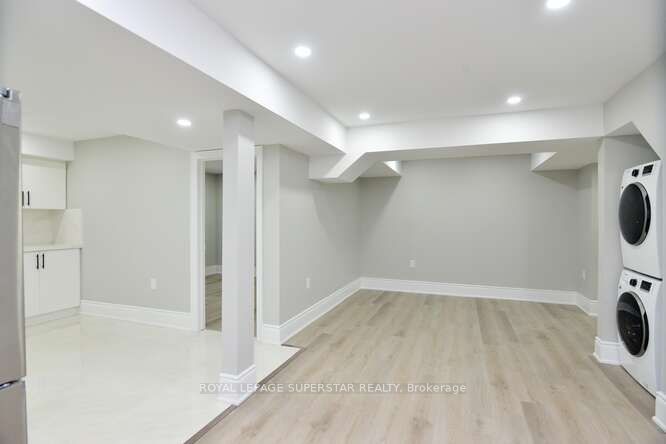 108 Rugman Cres