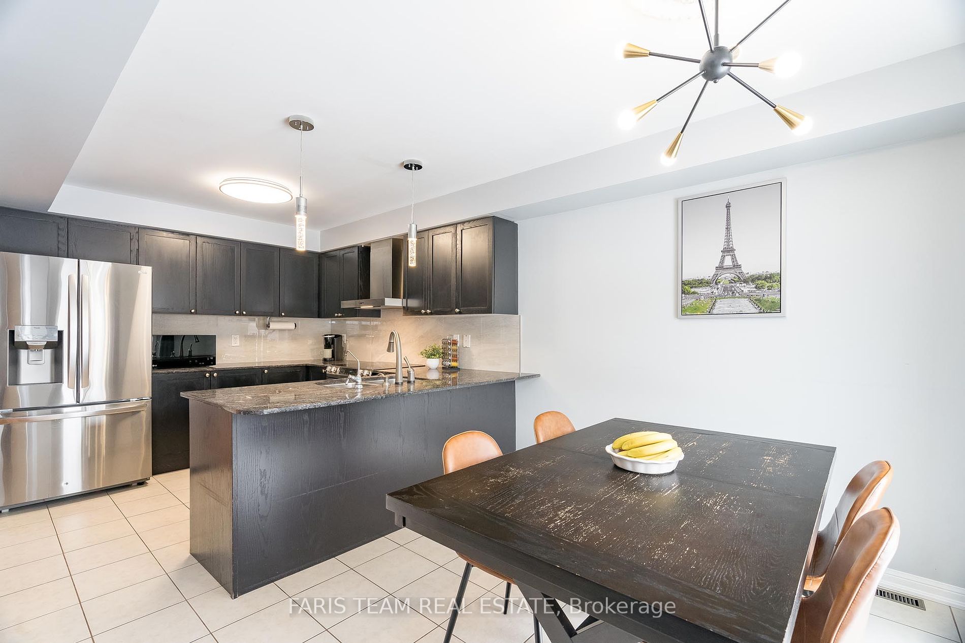 28 Versailles Cres