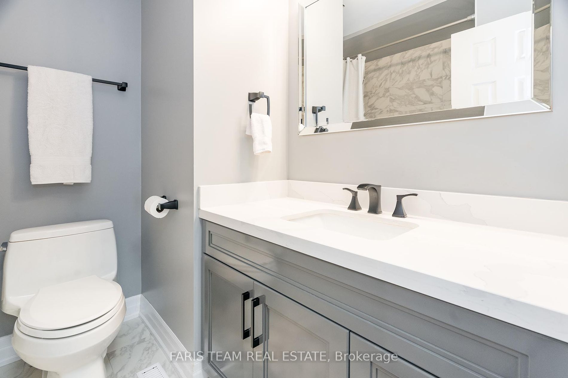 28 Versailles Cres