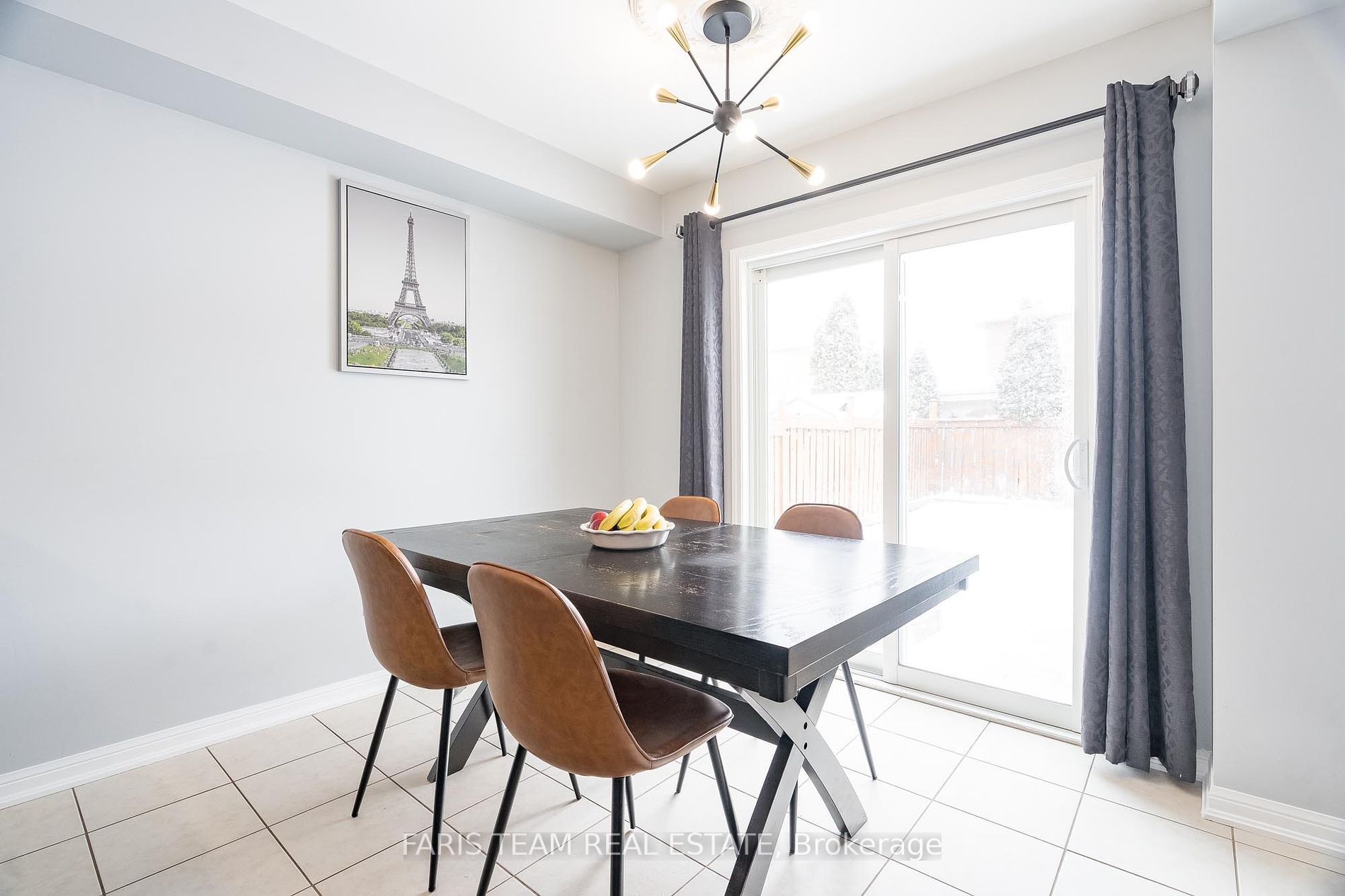 28 Versailles Cres