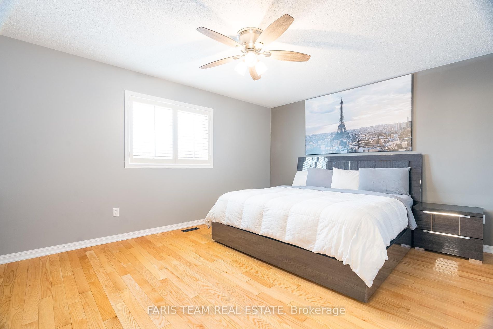 28 Versailles Cres
