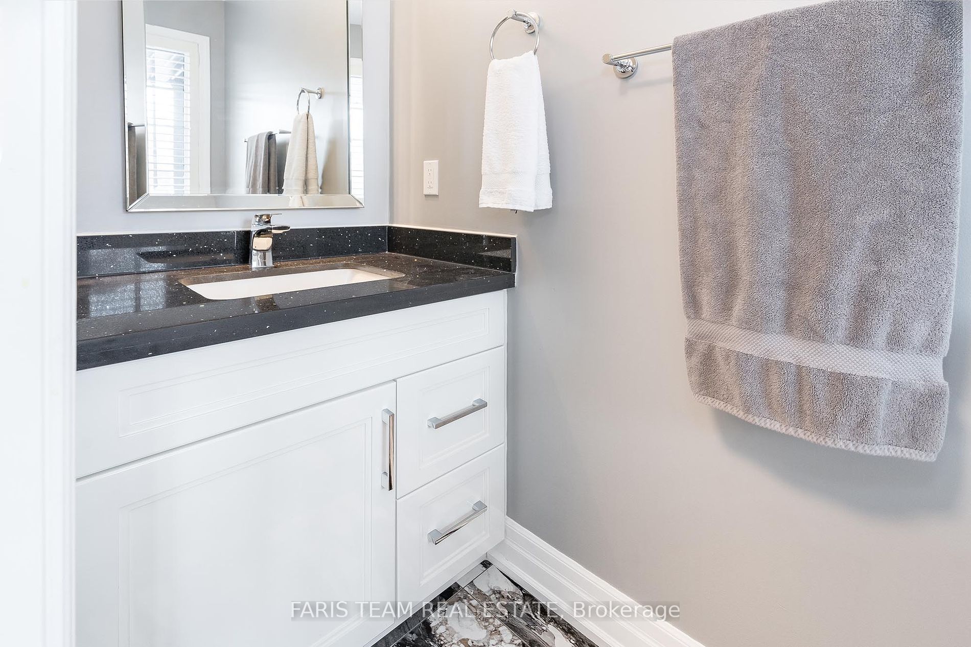 28 Versailles Cres