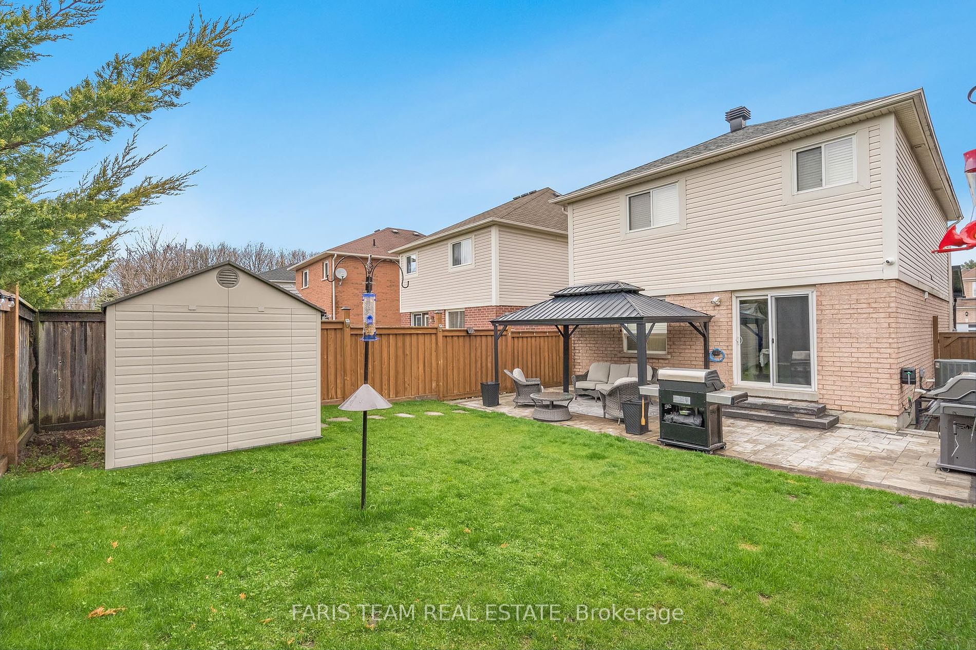 28 Versailles Cres