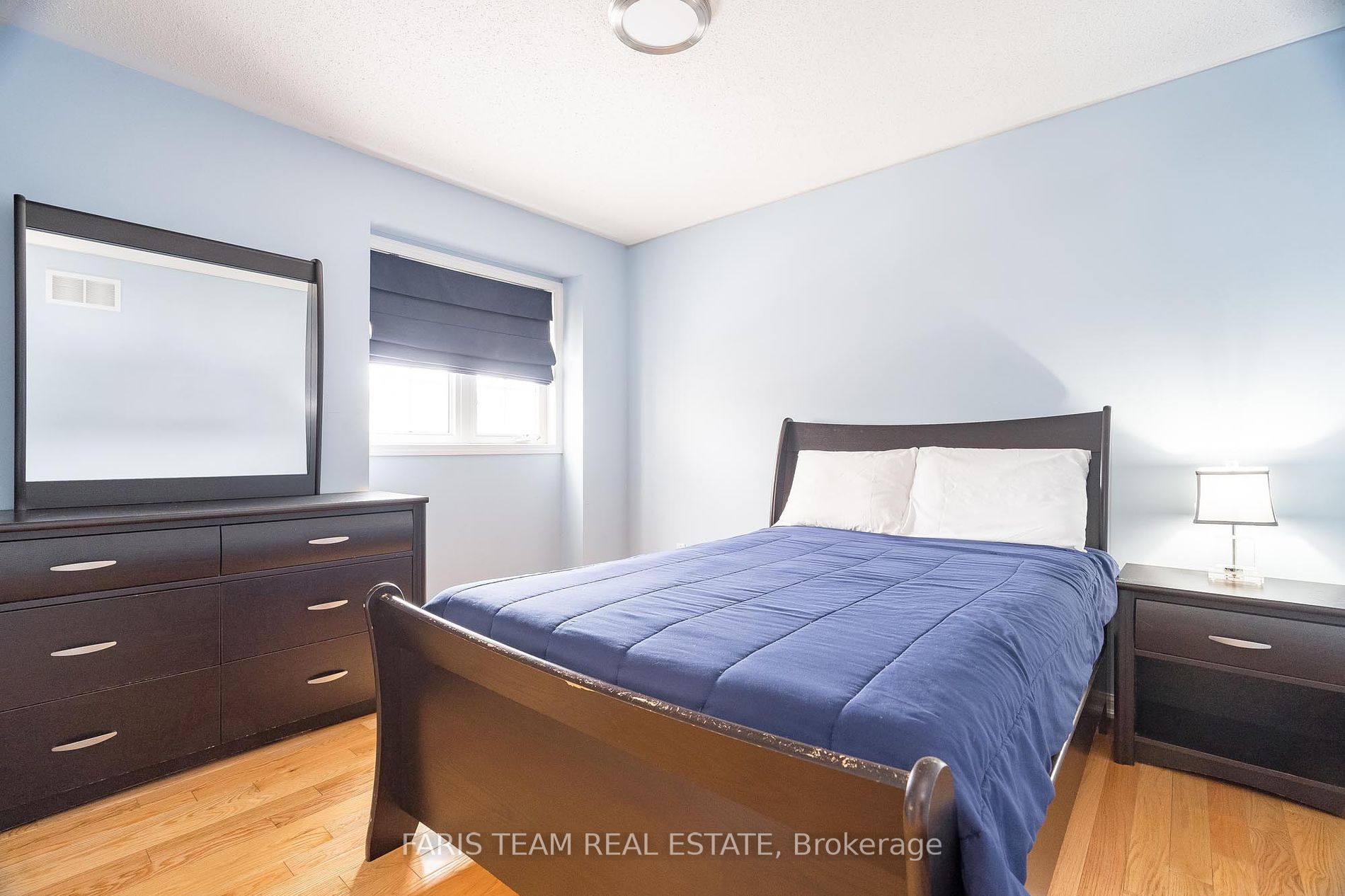 28 Versailles Cres