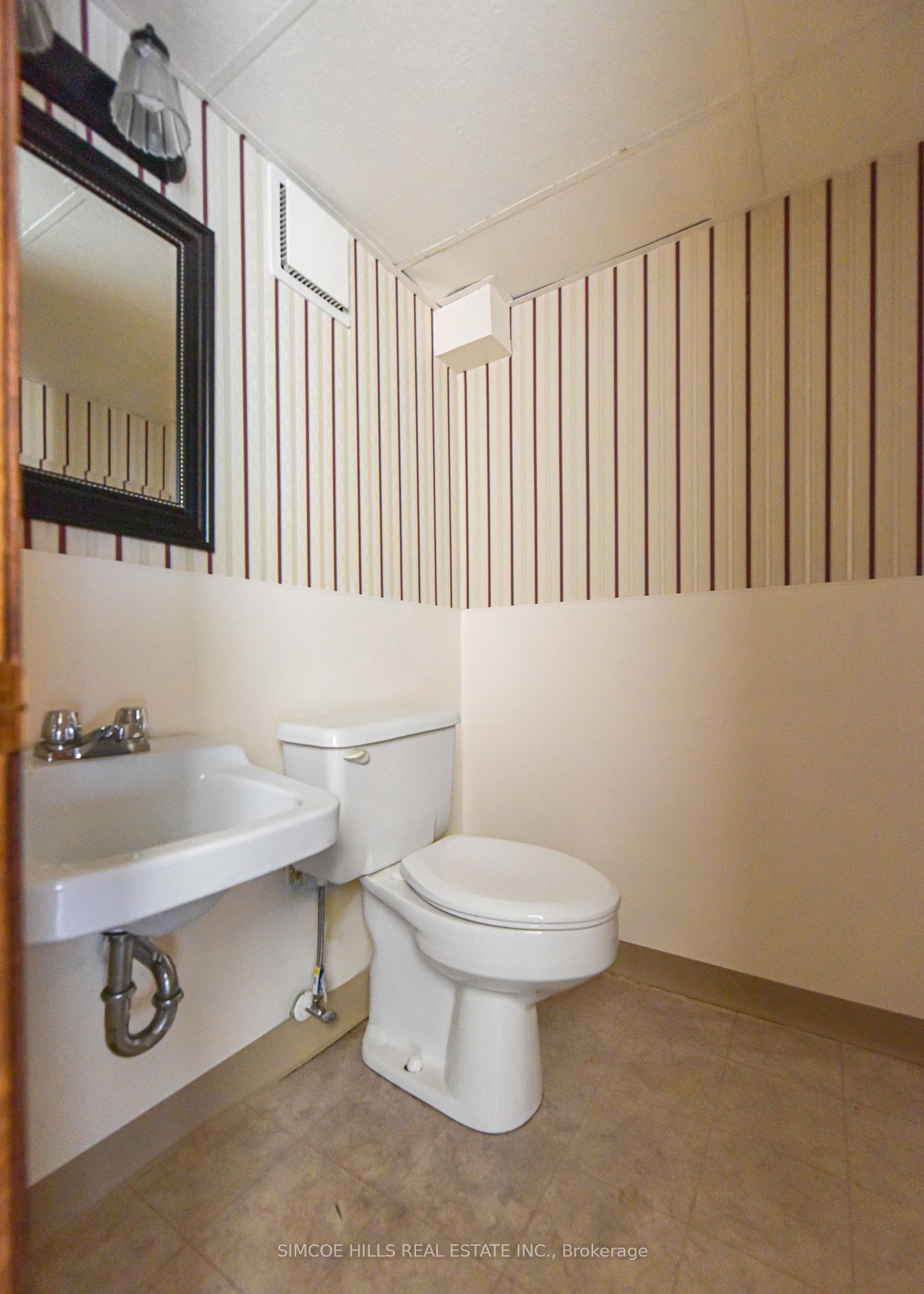 374 Mississaga St W