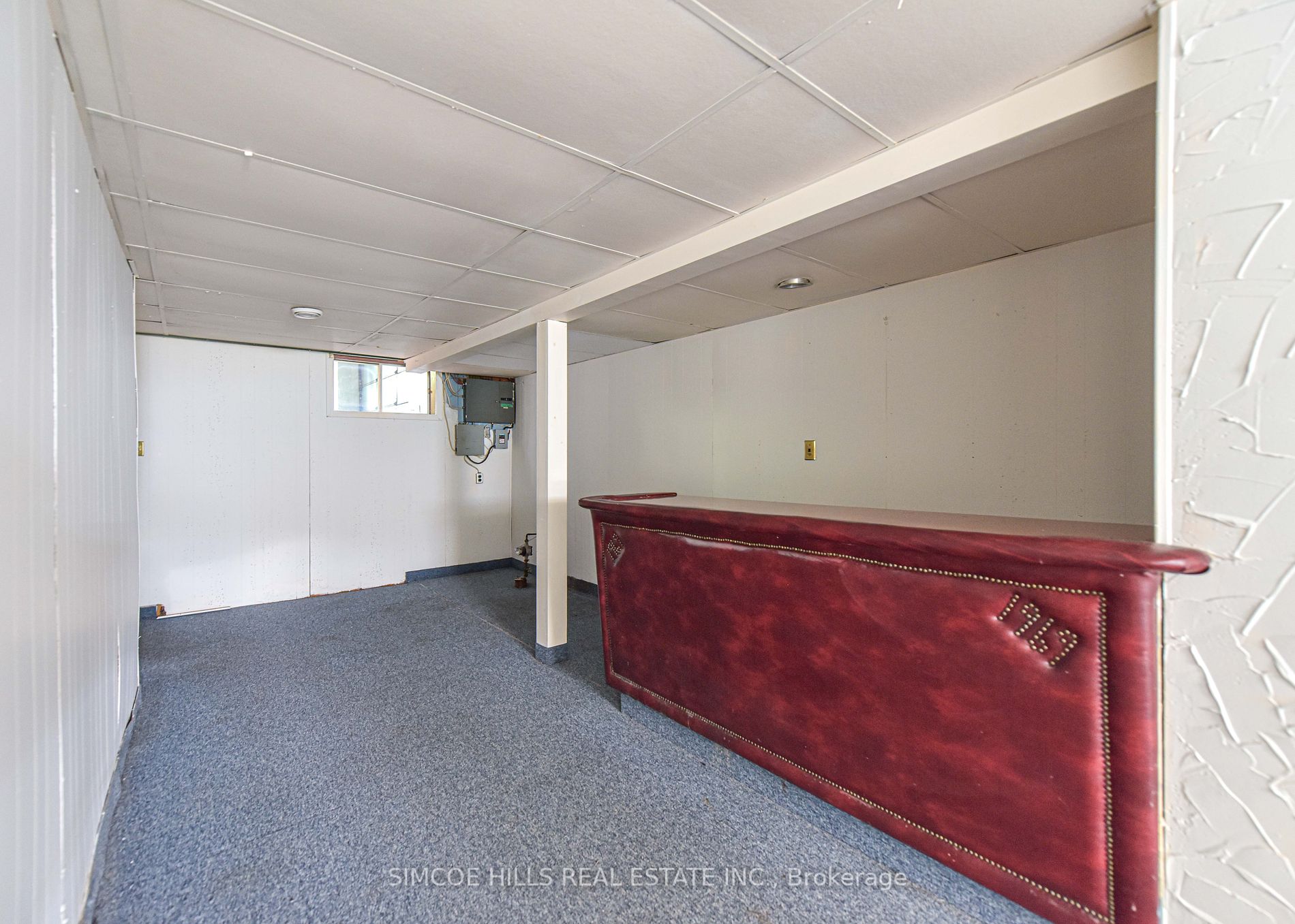 374 Mississaga St W