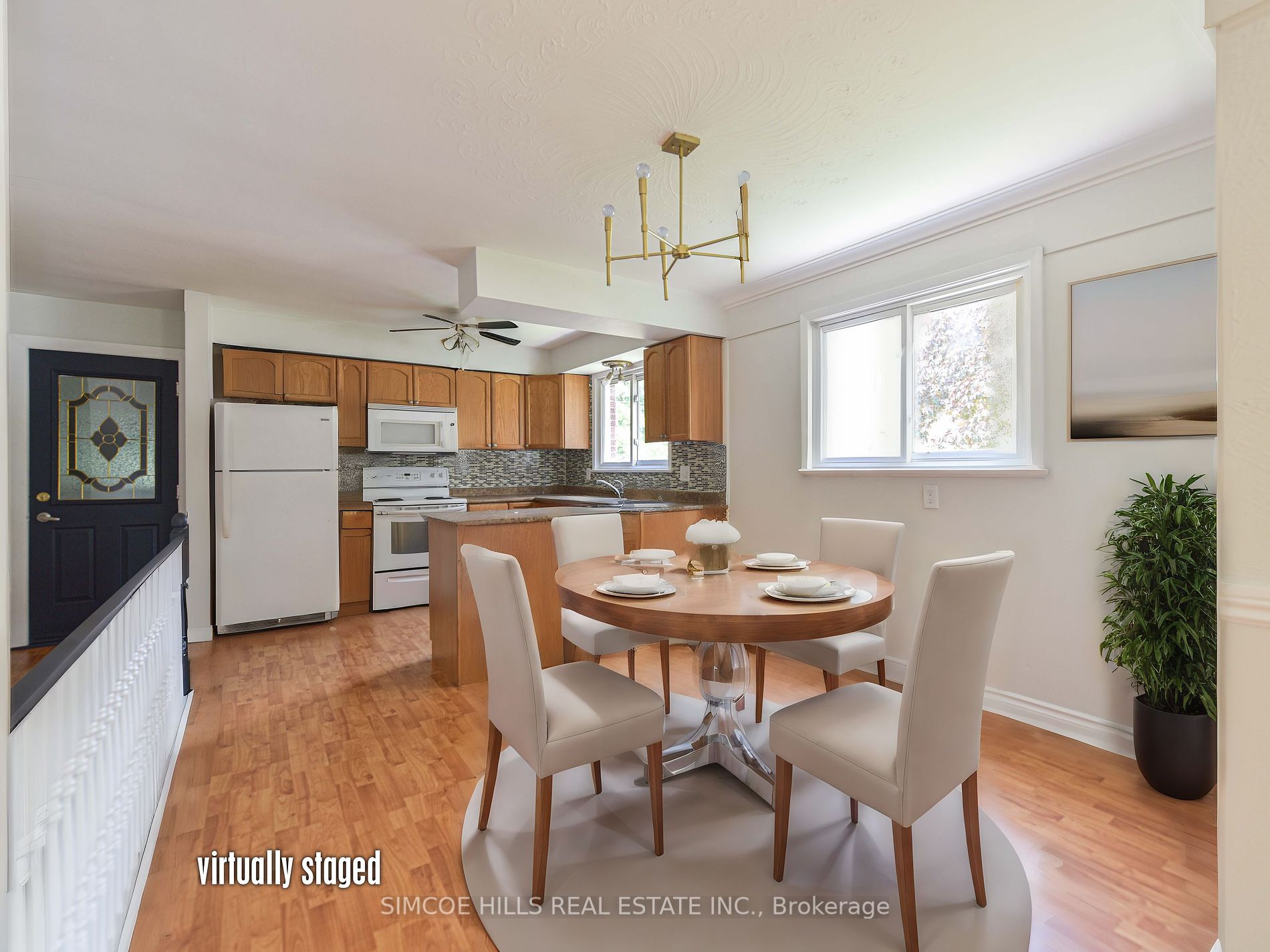 374 Mississaga St W