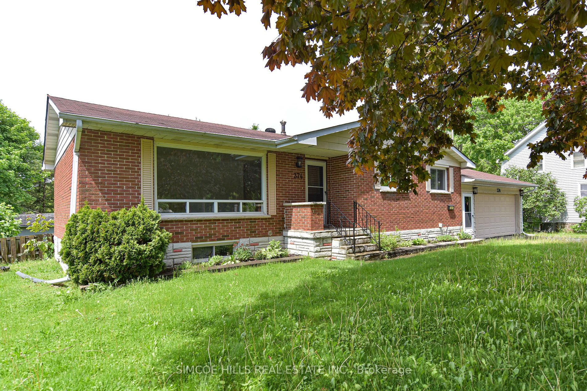 374 Mississaga St W
