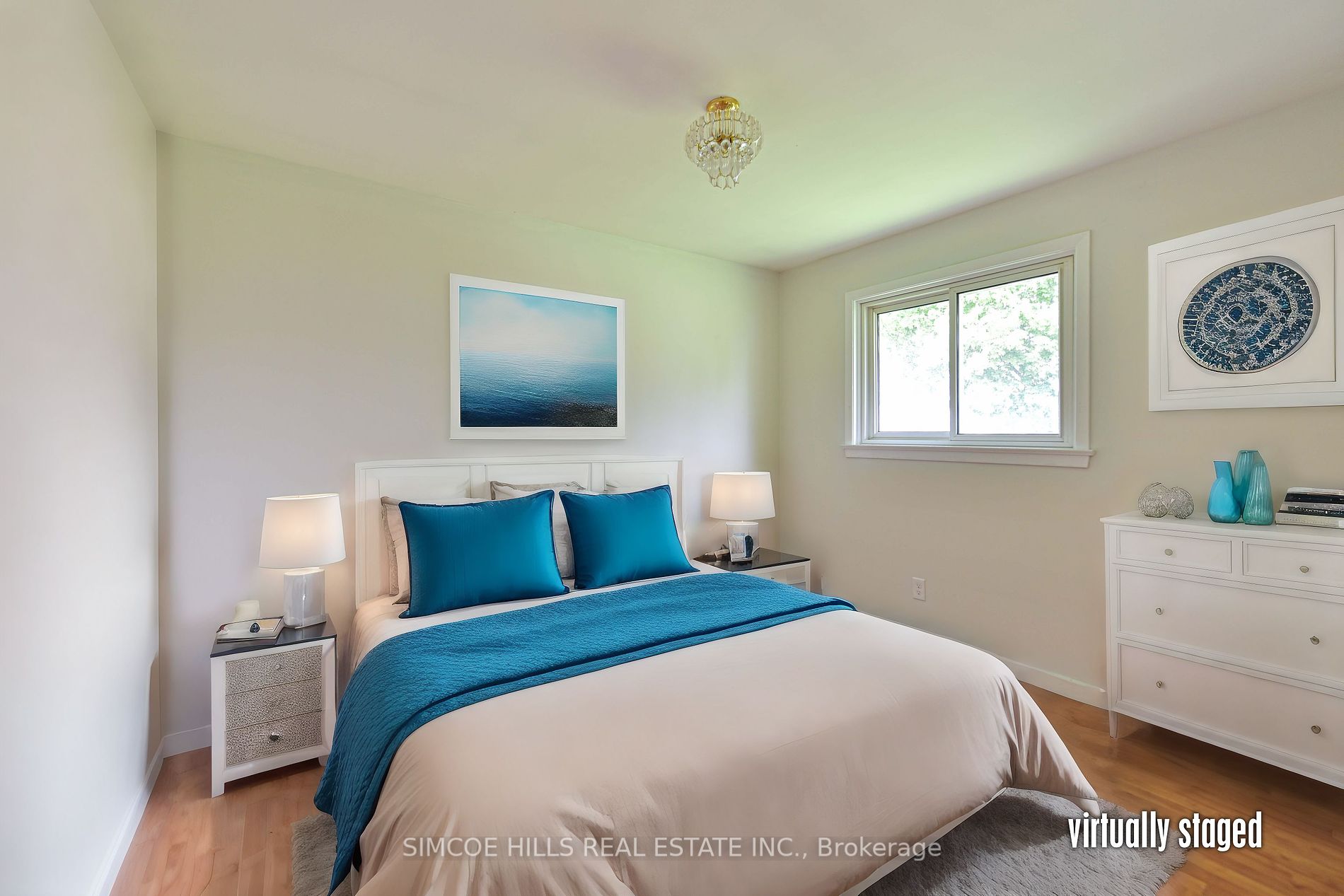 374 Mississaga St W