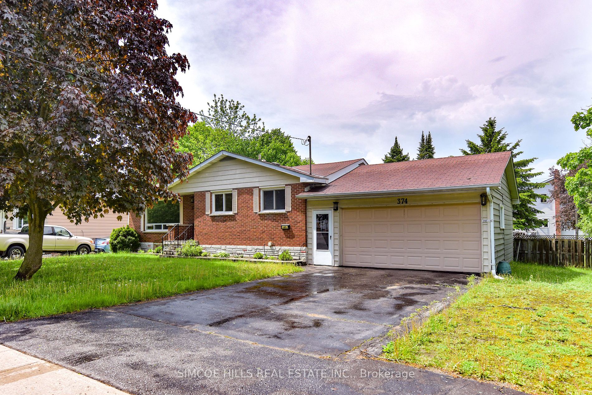 374 Mississaga St W