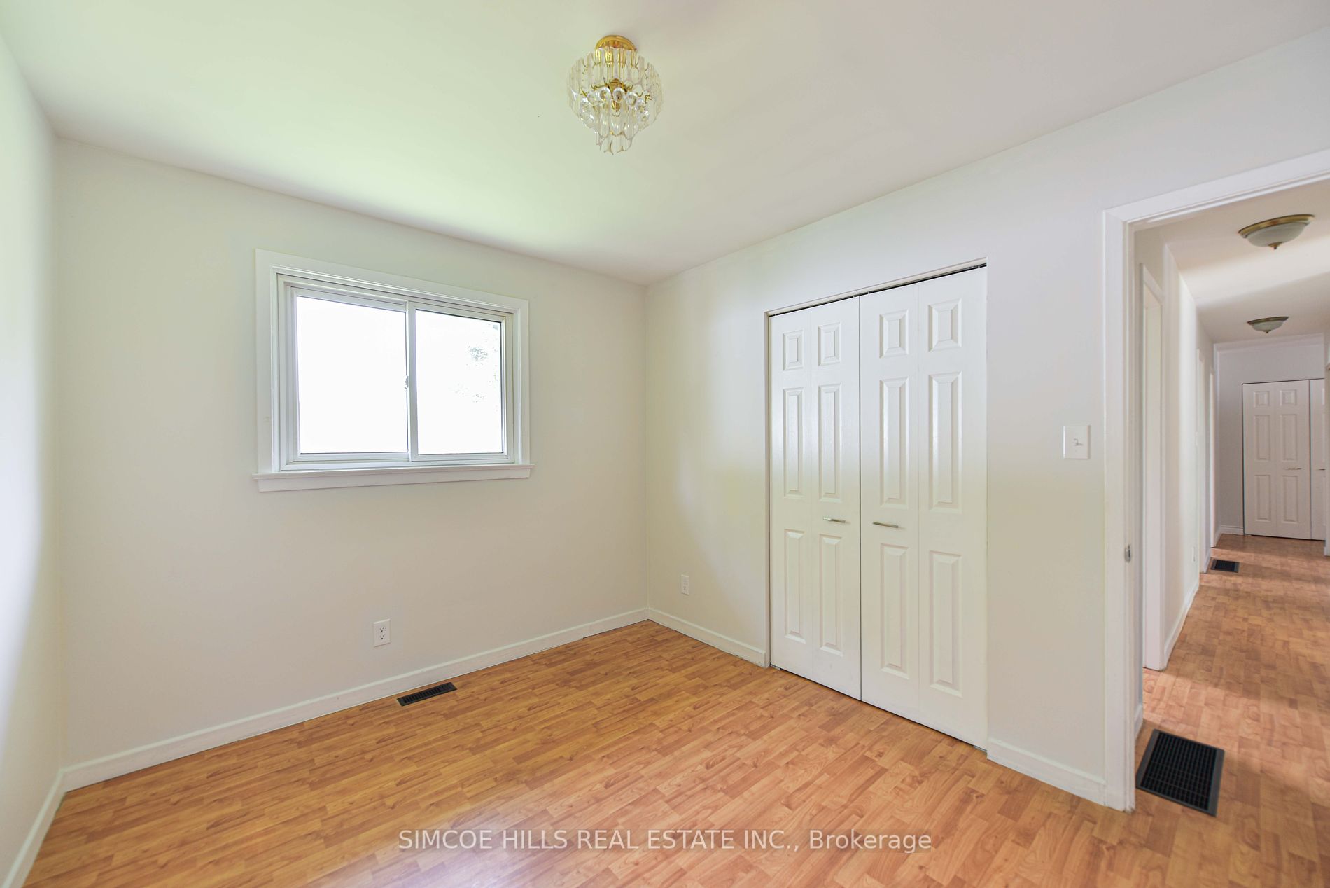374 Mississaga St W
