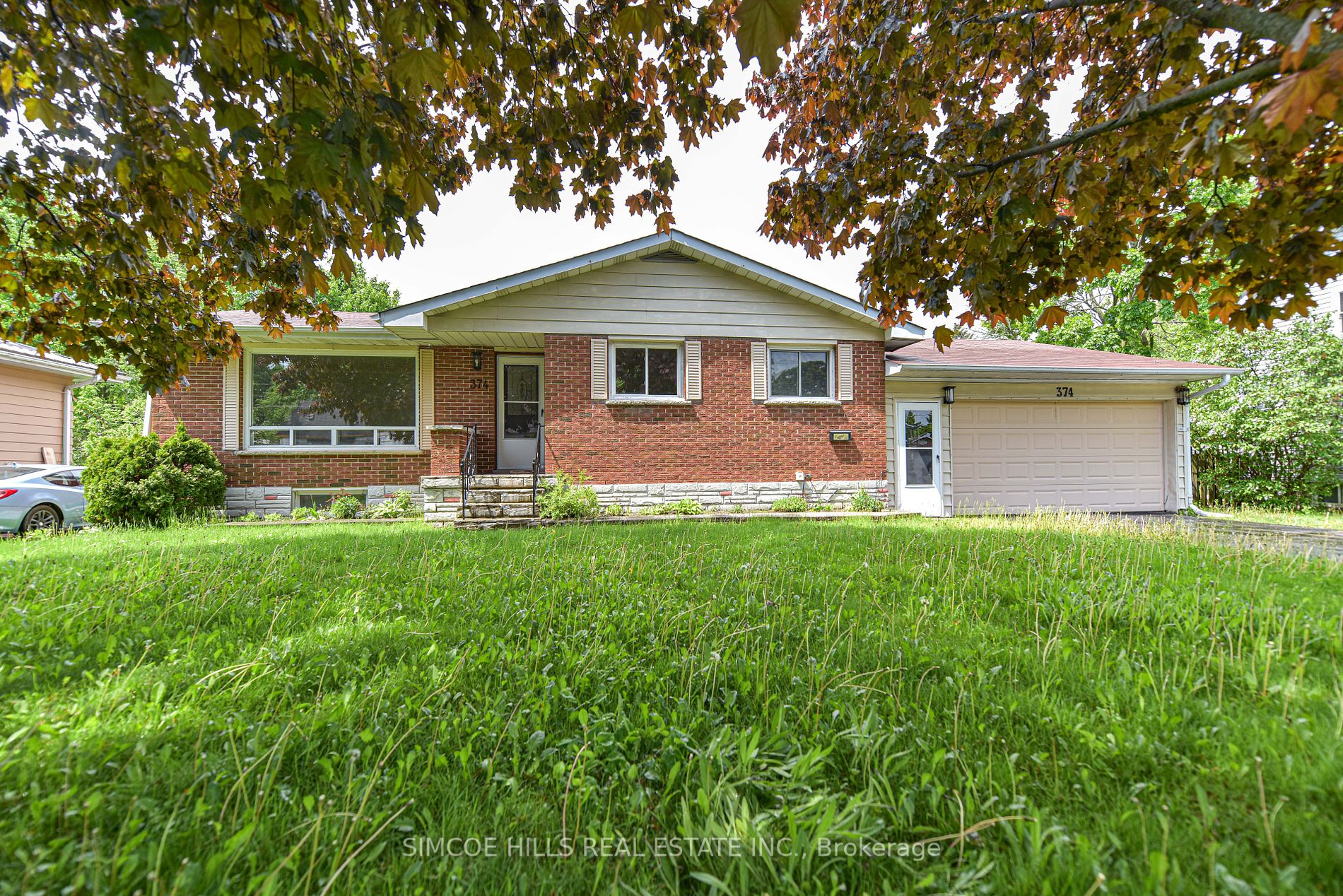 374 Mississaga St W
