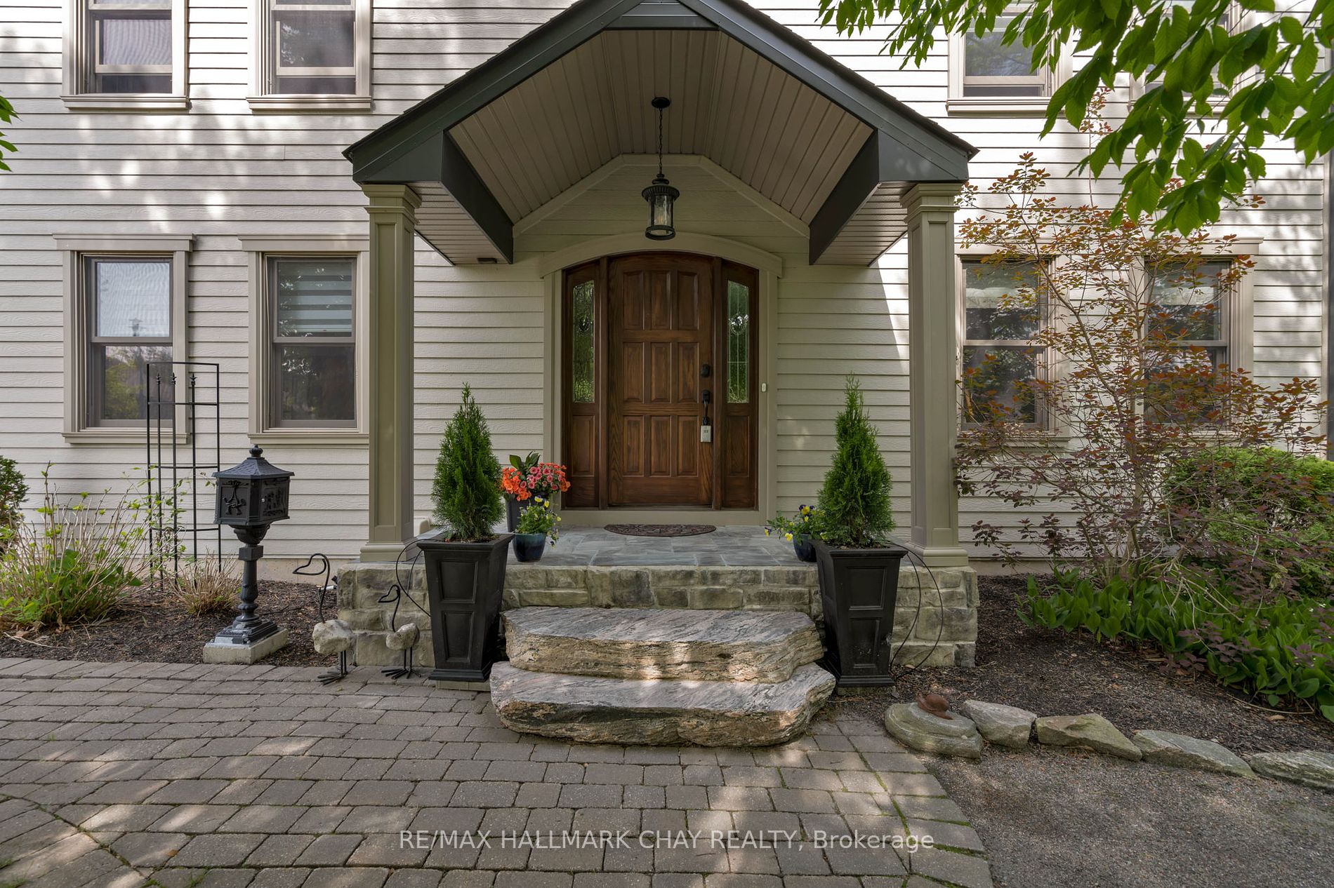 9 Bridle Path