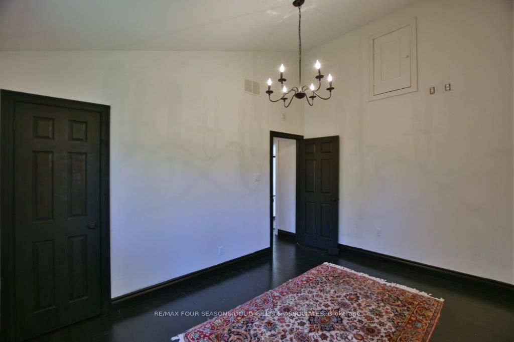 20 Forest Dr