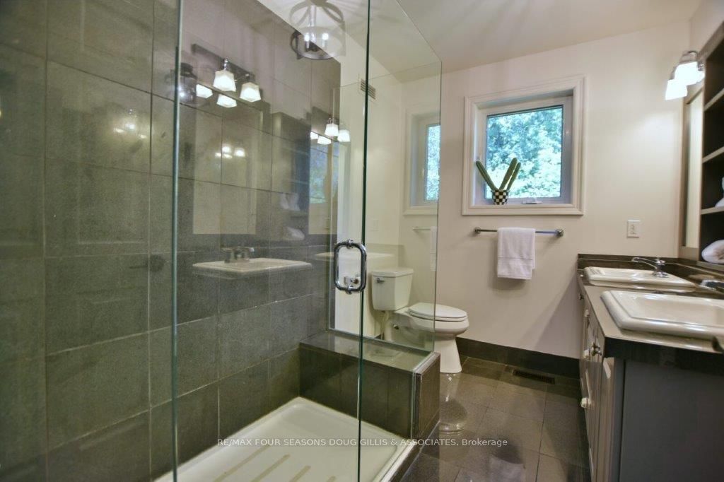 20 Forest Dr