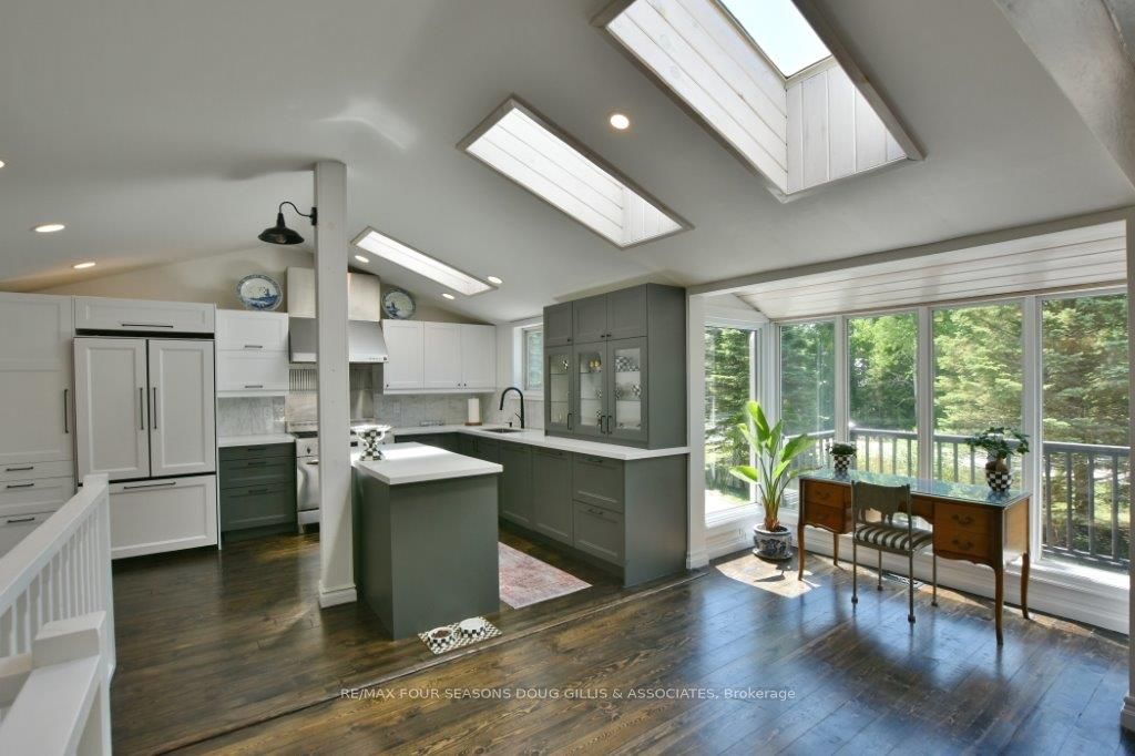 20 Forest Dr