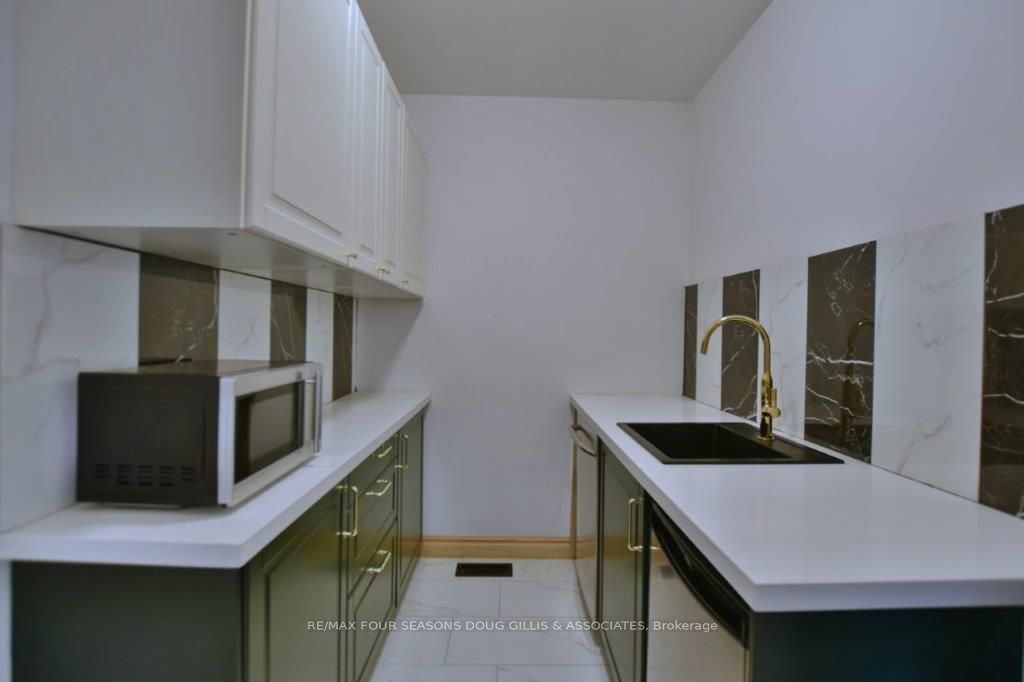 20 Forest Dr