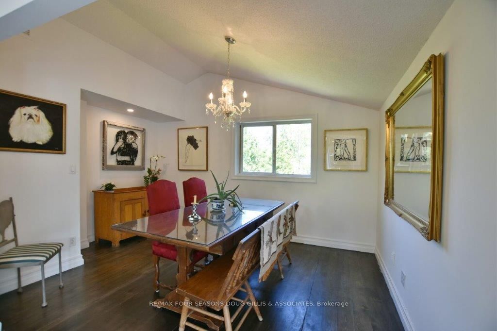 20 Forest Dr