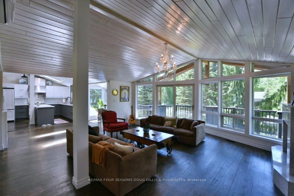 20 Forest Dr