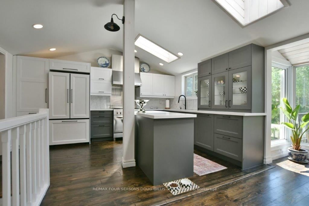 20 Forest Dr