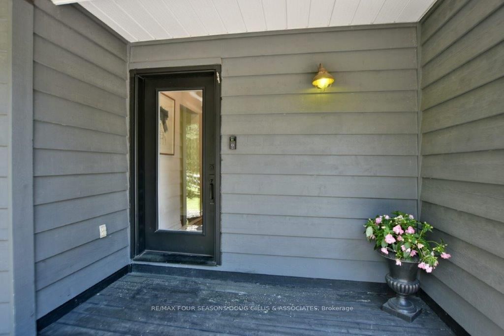 20 Forest Dr