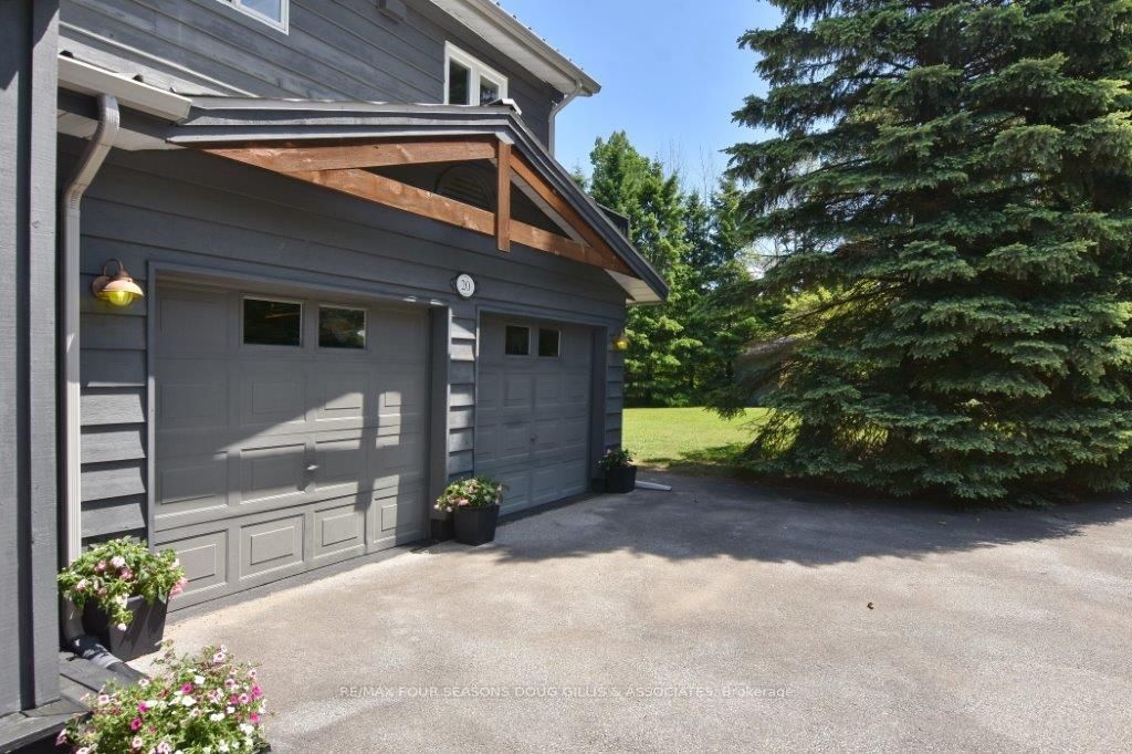 20 Forest Dr