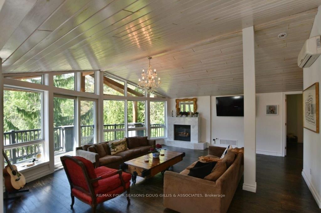 20 Forest Dr