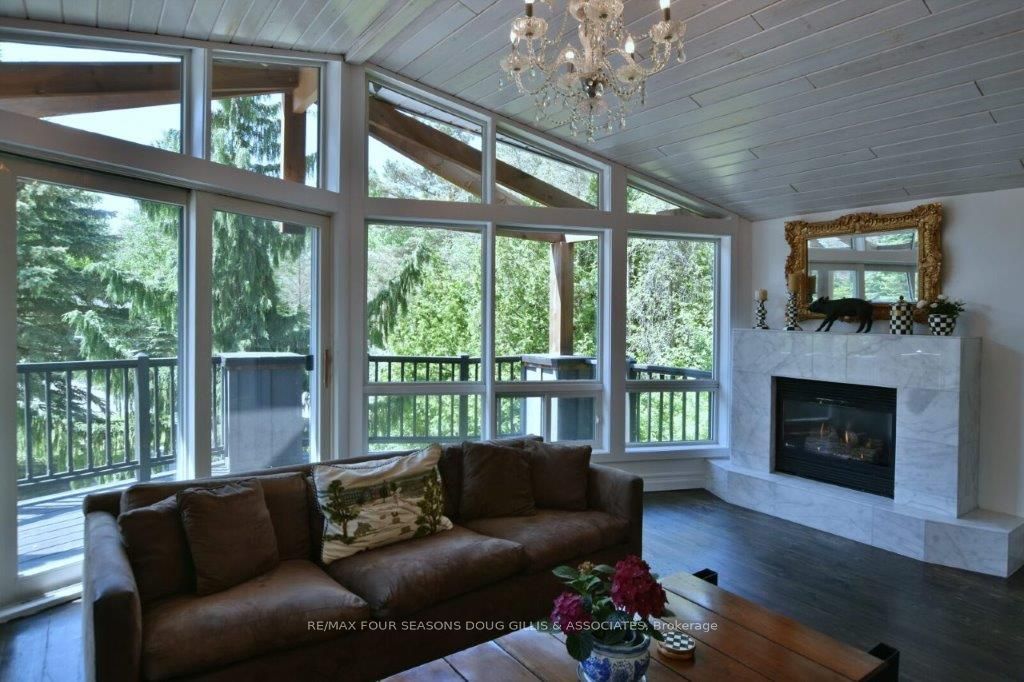 20 Forest Dr