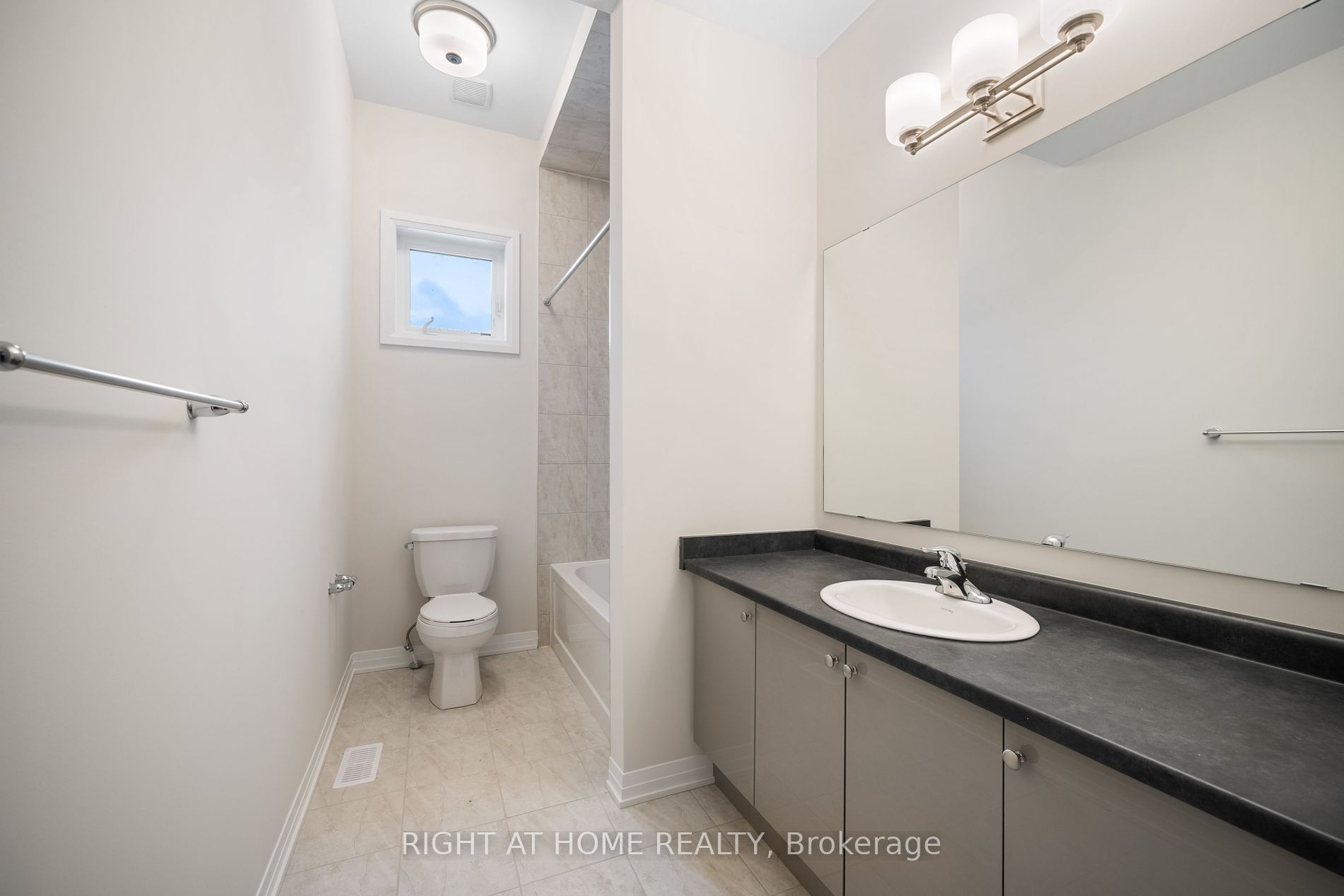 3748 Sunbank Cres S
