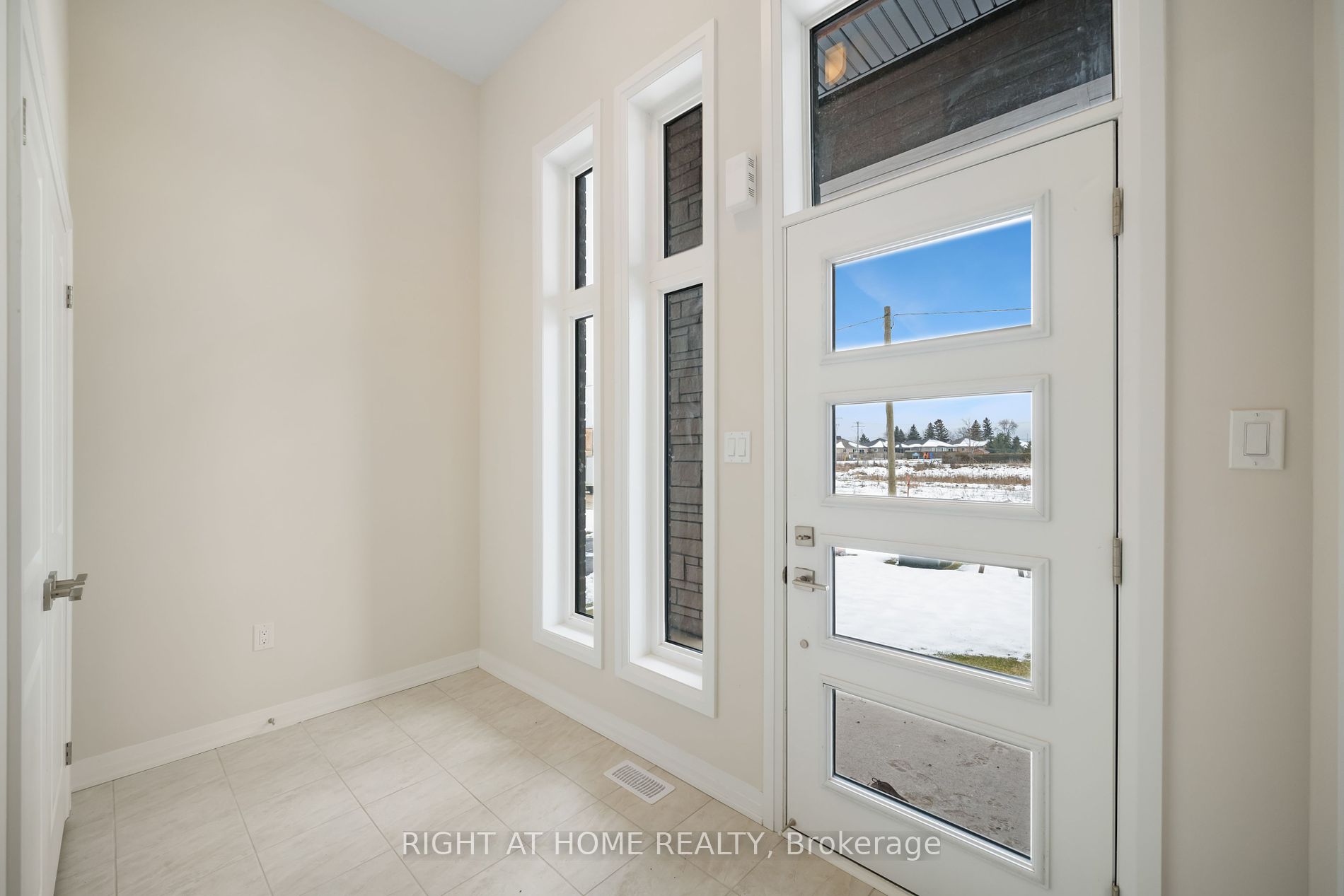 3748 Sunbank Cres S