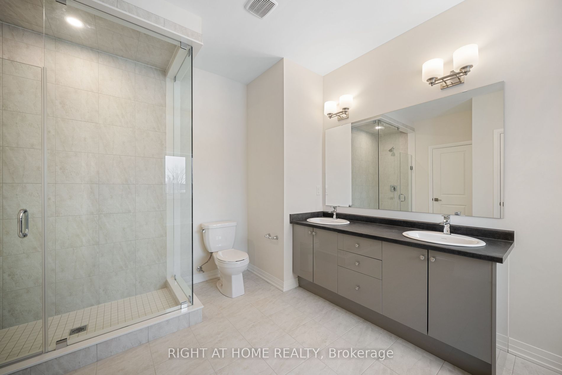 3748 Sunbank Cres S