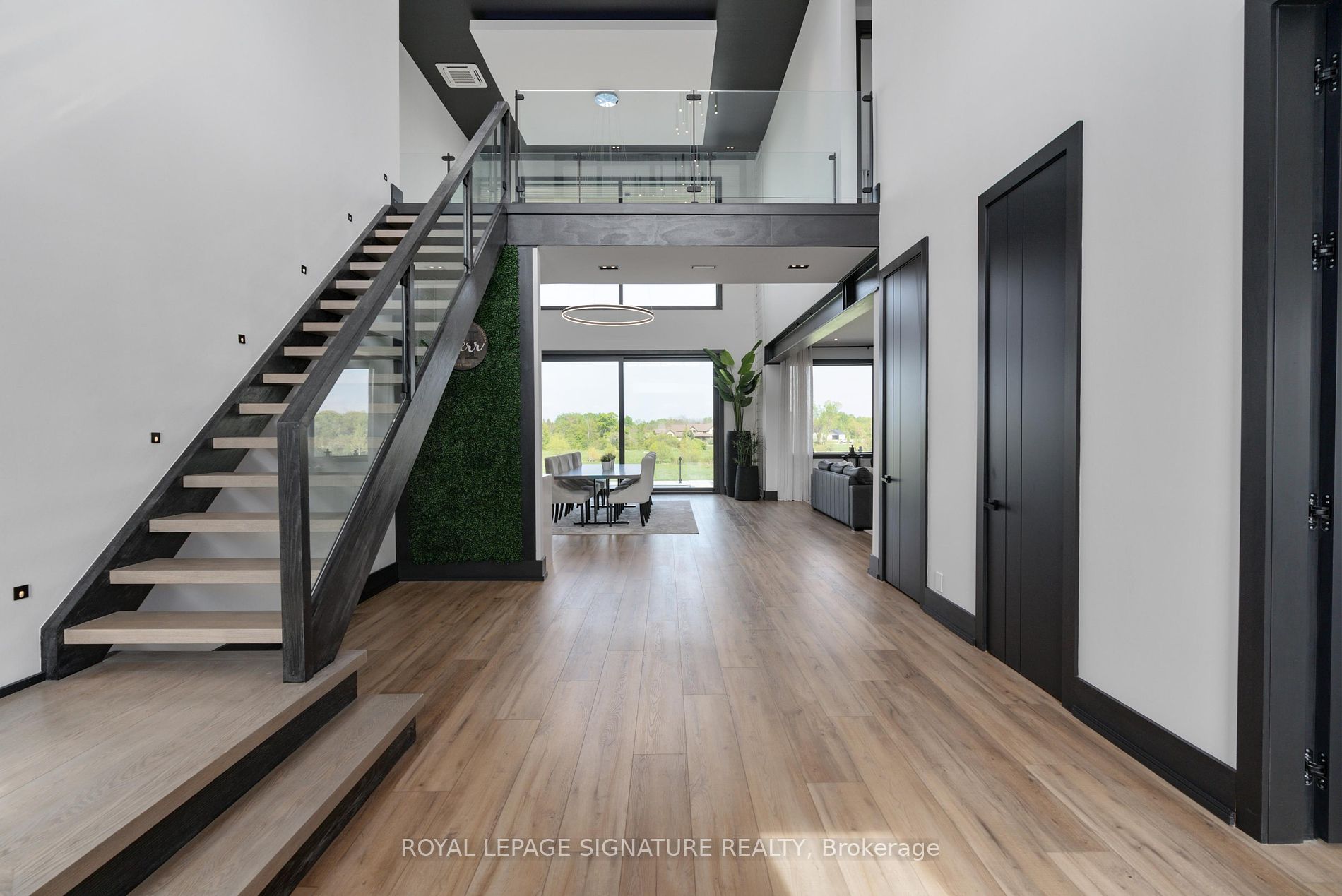 4 Raintree Court