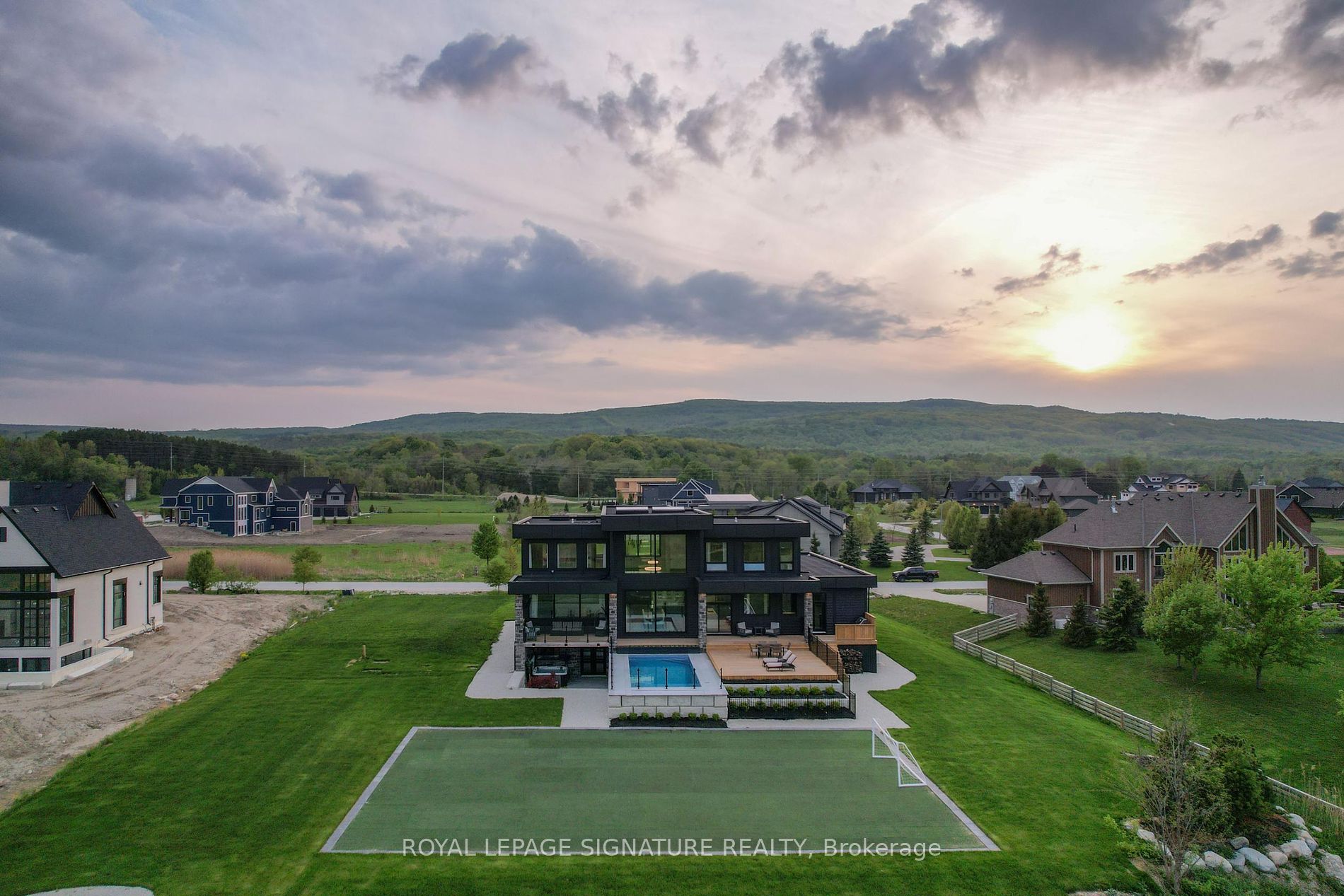 4 Raintree Court