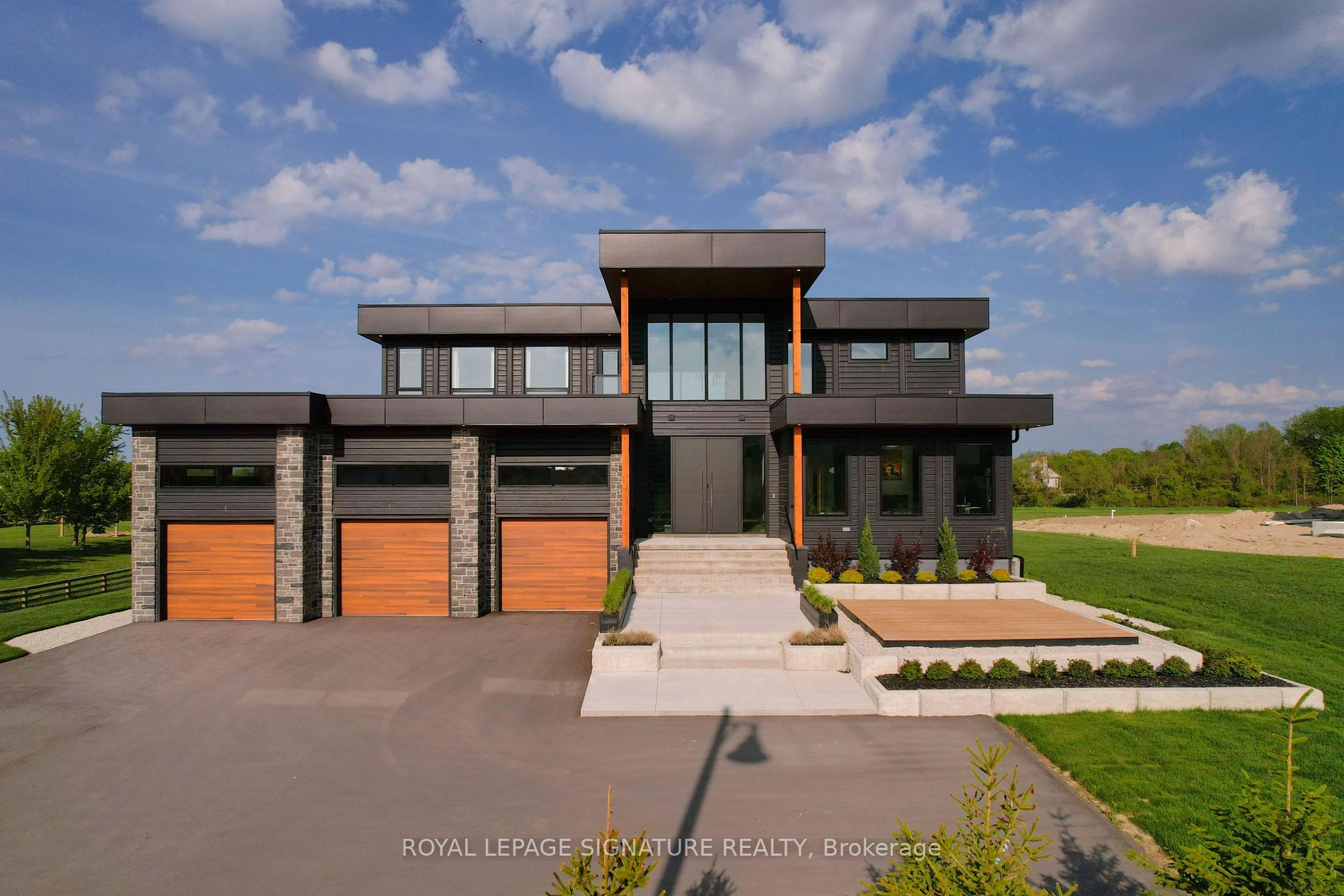 4 Raintree Court