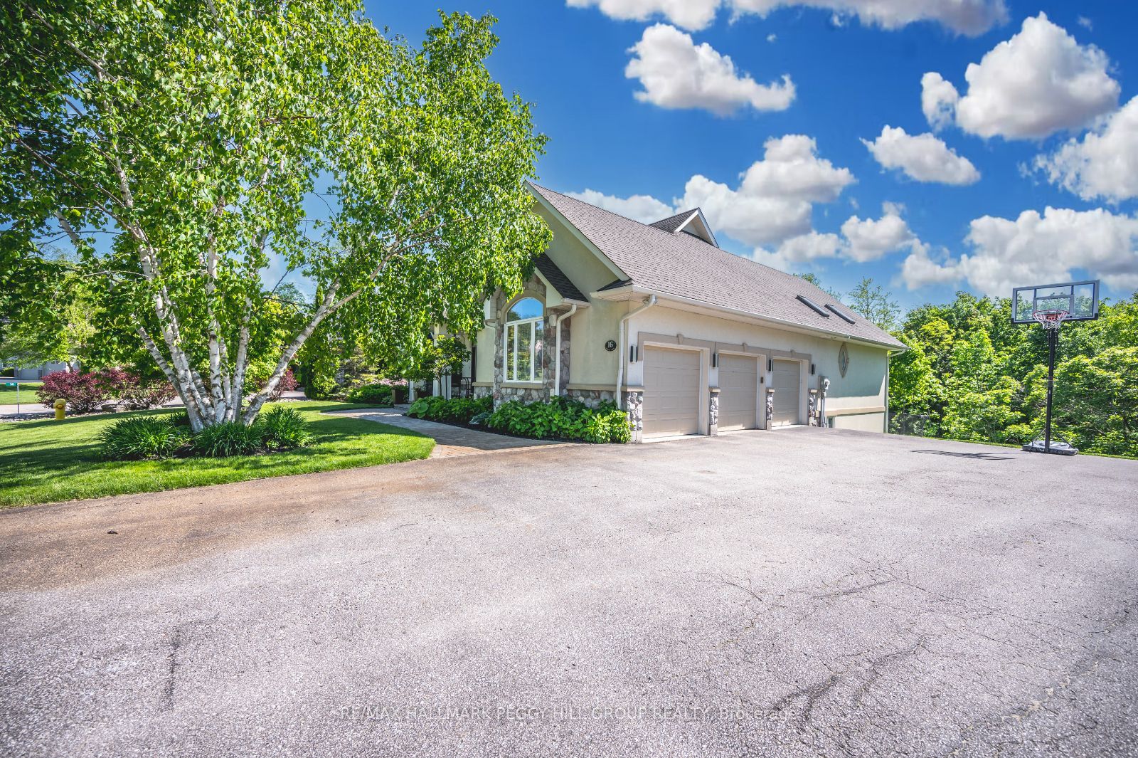 16 Bridle Trail