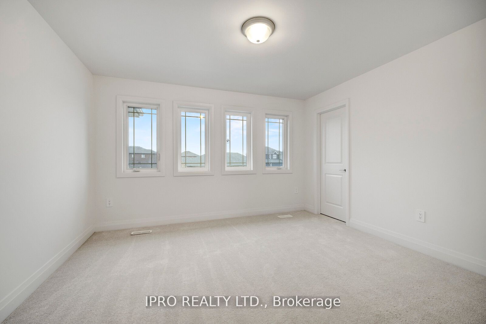 76 Ritchie Cres