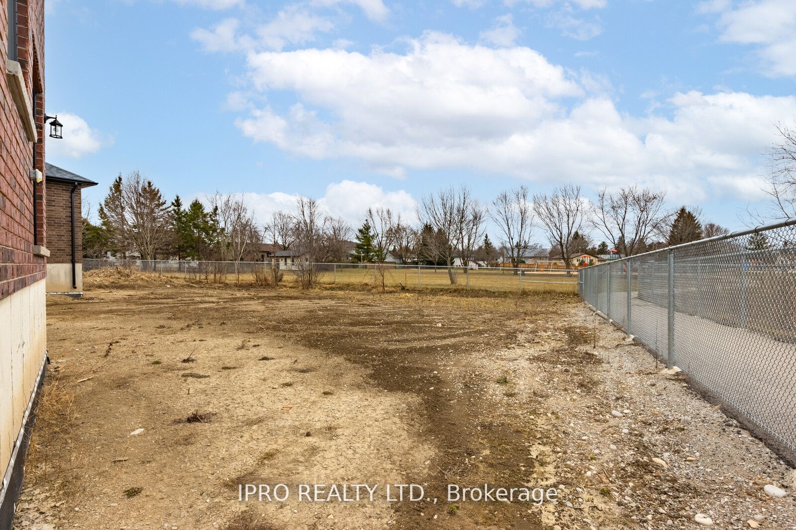 76 Ritchie Cres