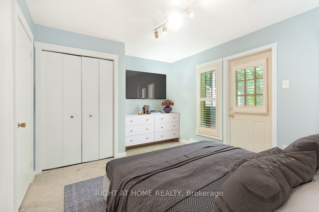 12 Dawson Dr, #403