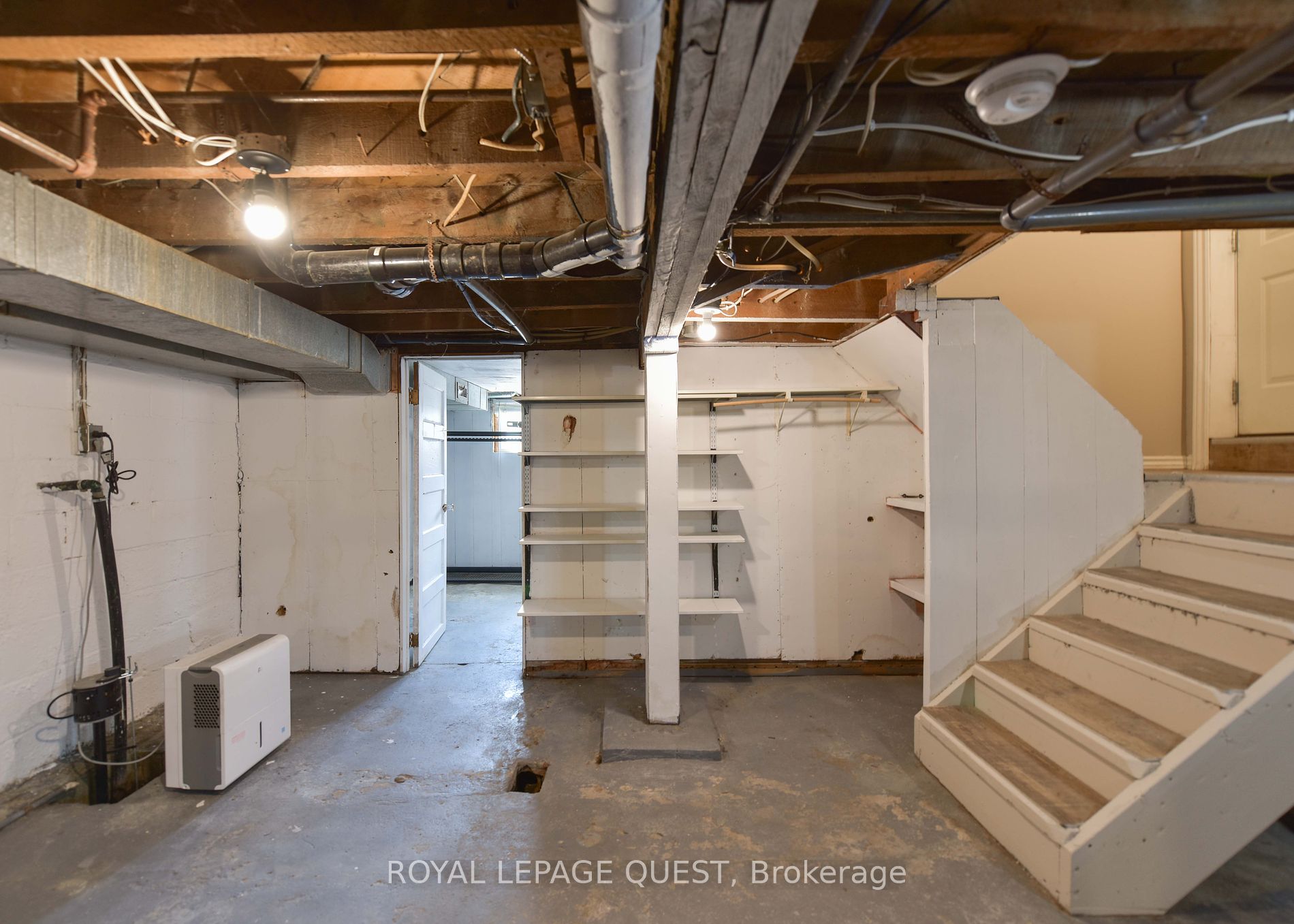 103 Mississaga Street W