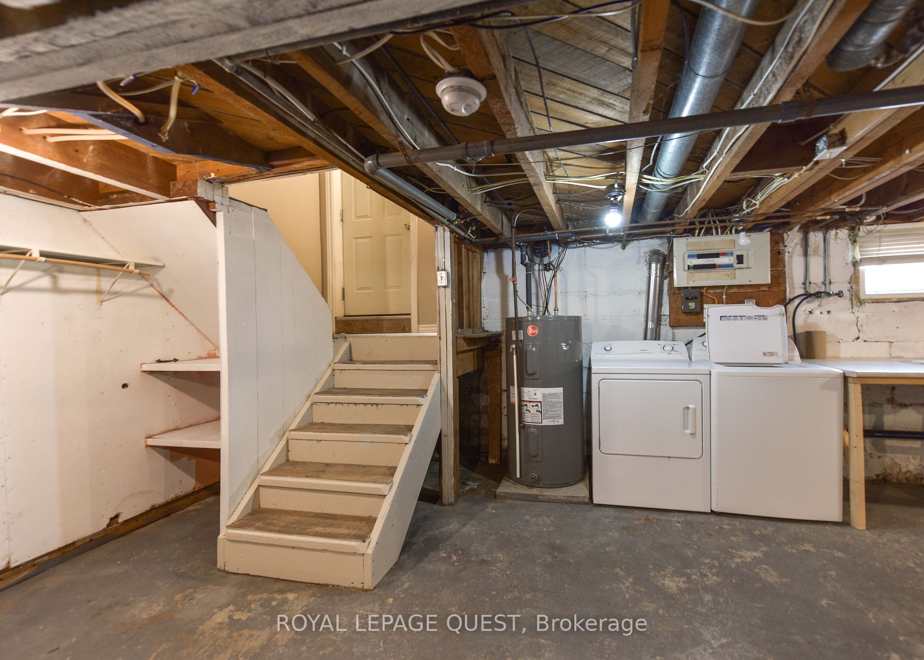 103 Mississaga Street W