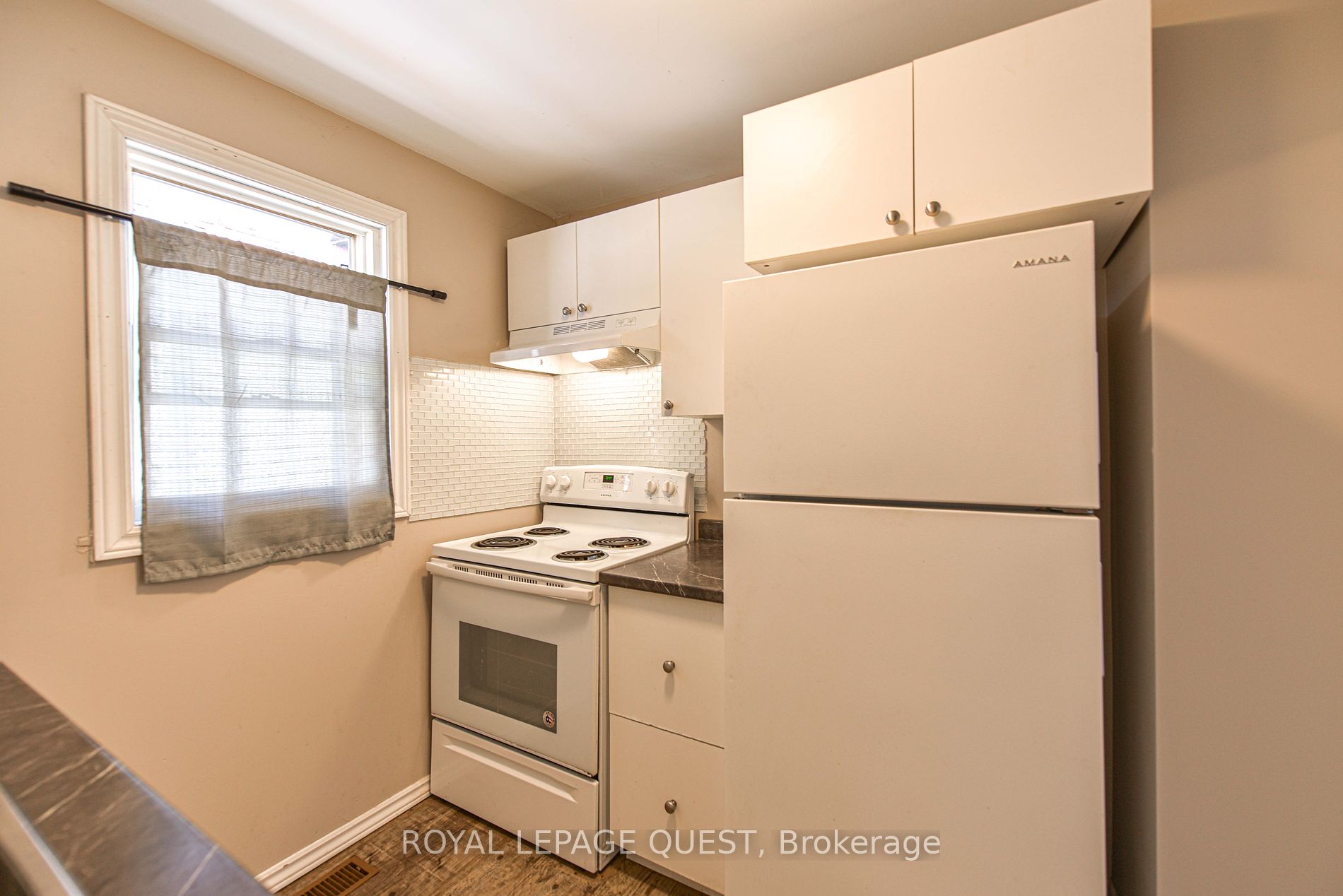 103 Mississaga Street W