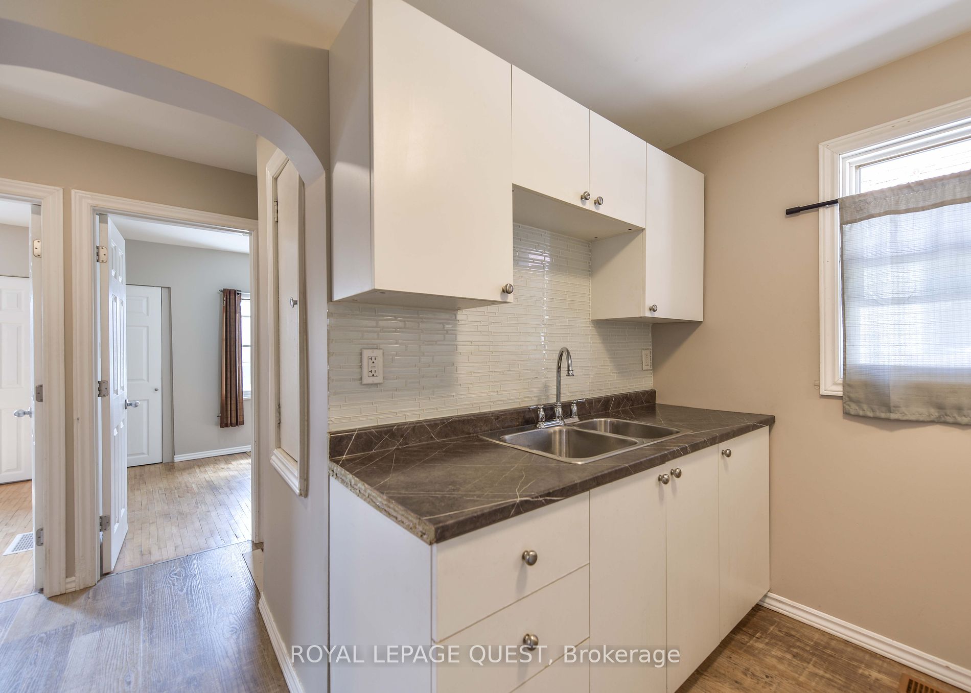 103 Mississaga Street W