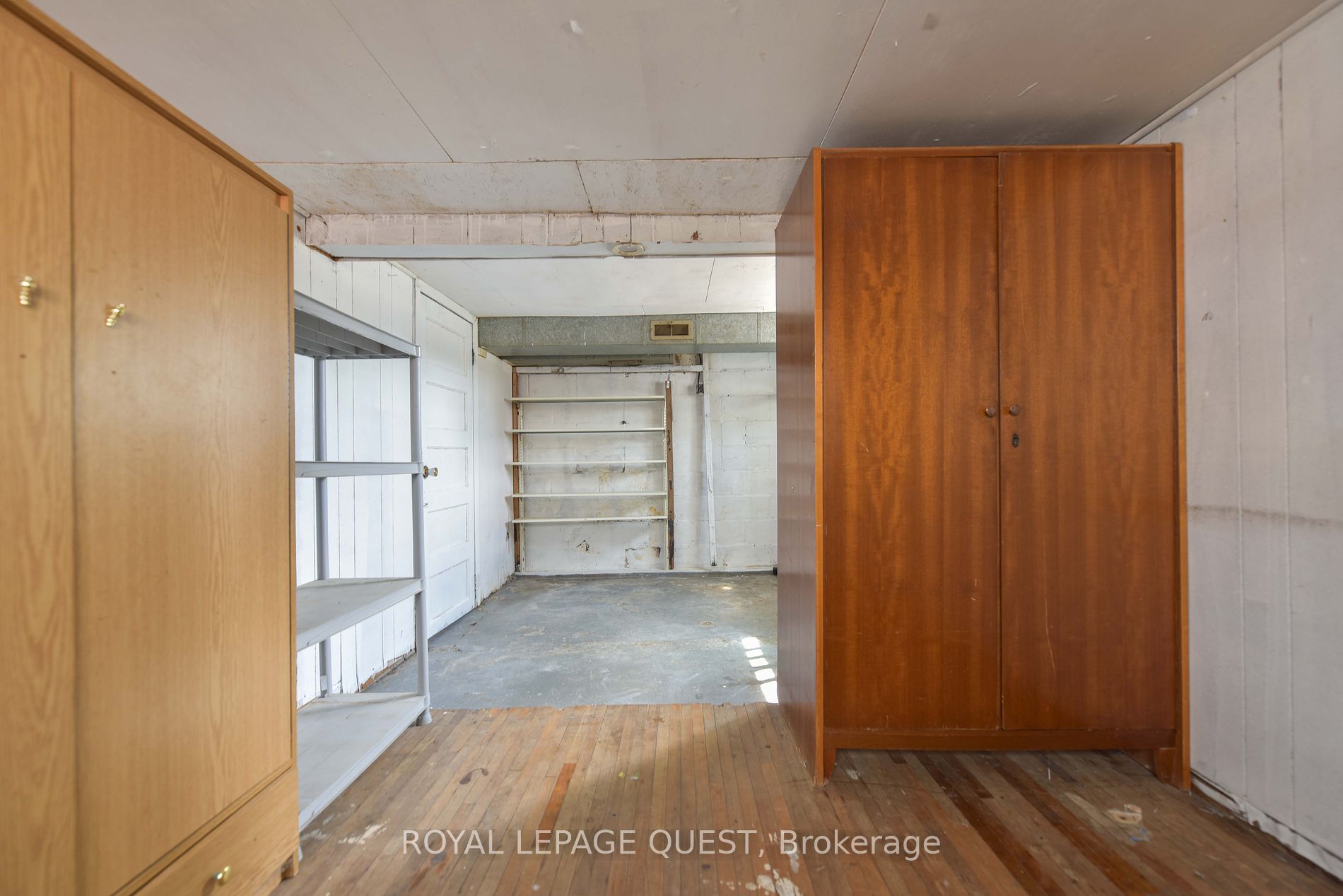 103 Mississaga Street W