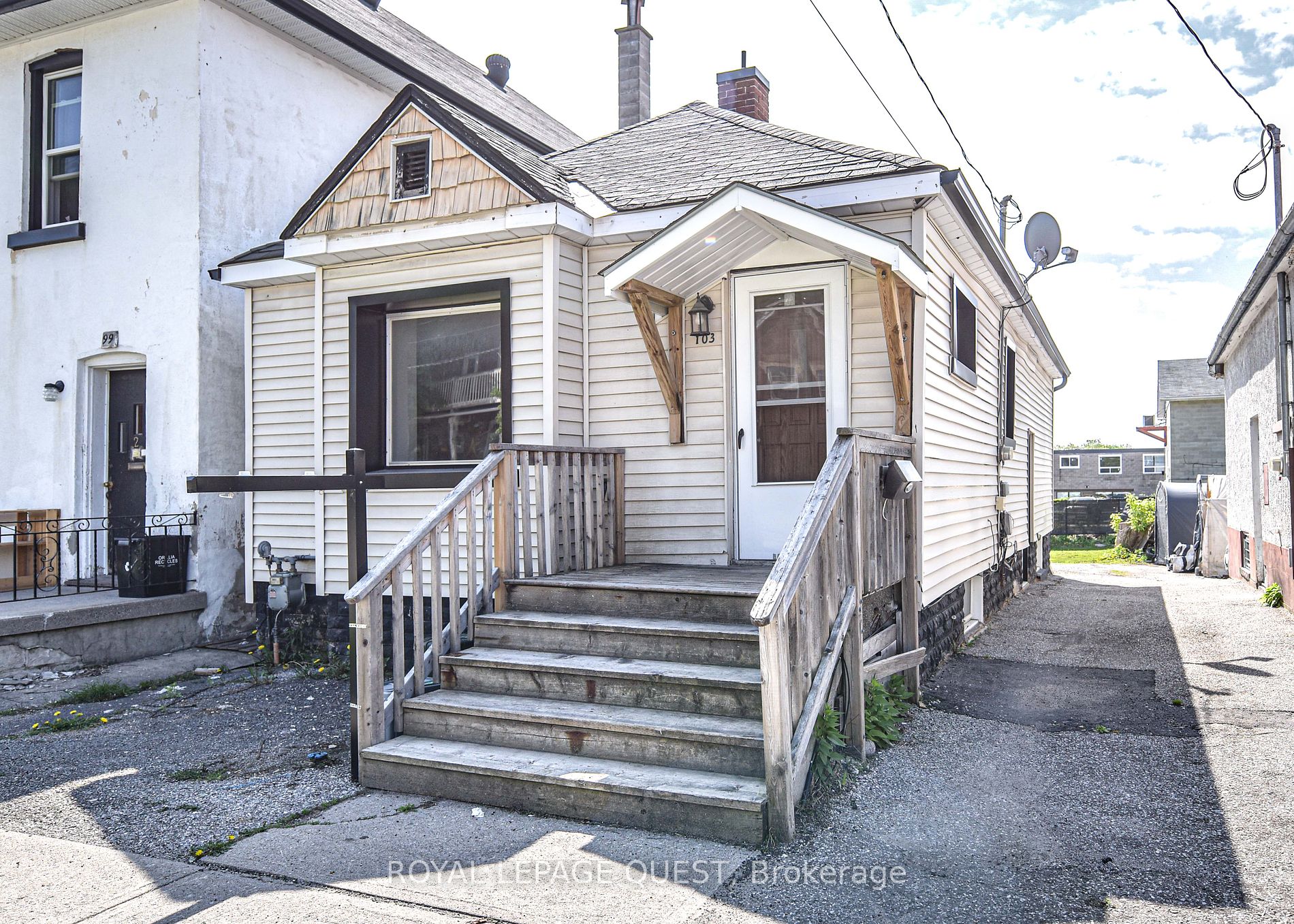 103 Mississaga Street W