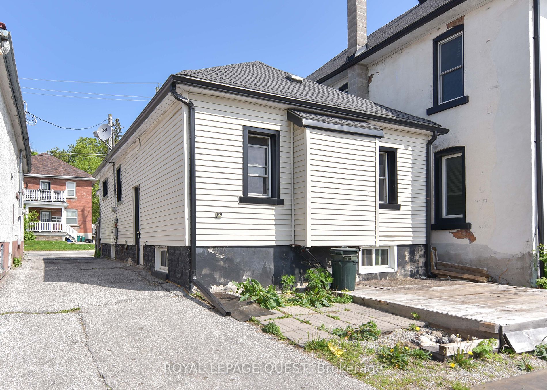 103 Mississaga Street W