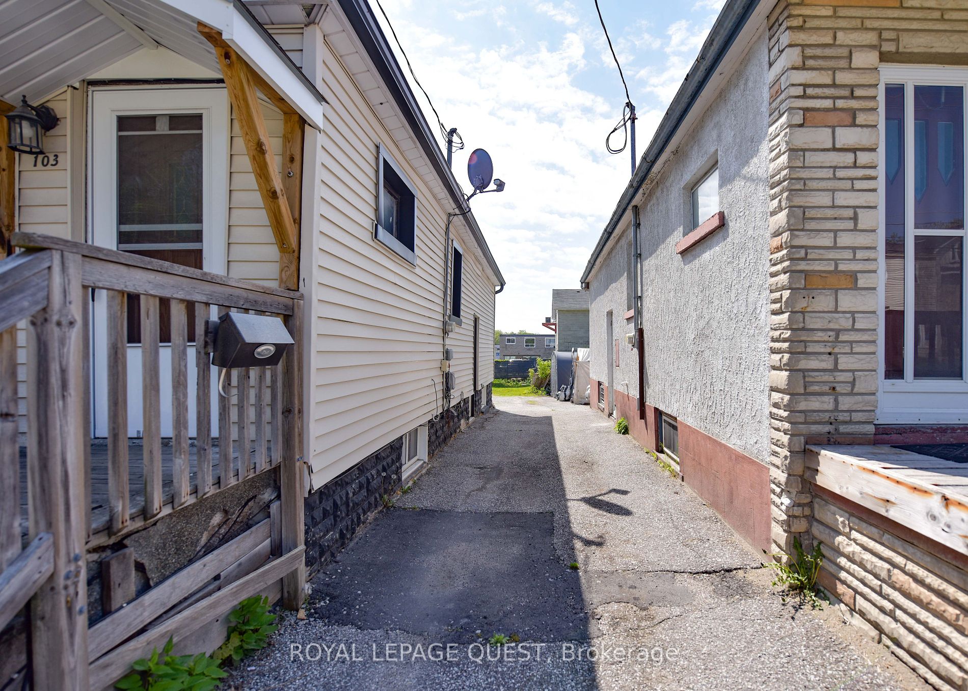 103 Mississaga Street W