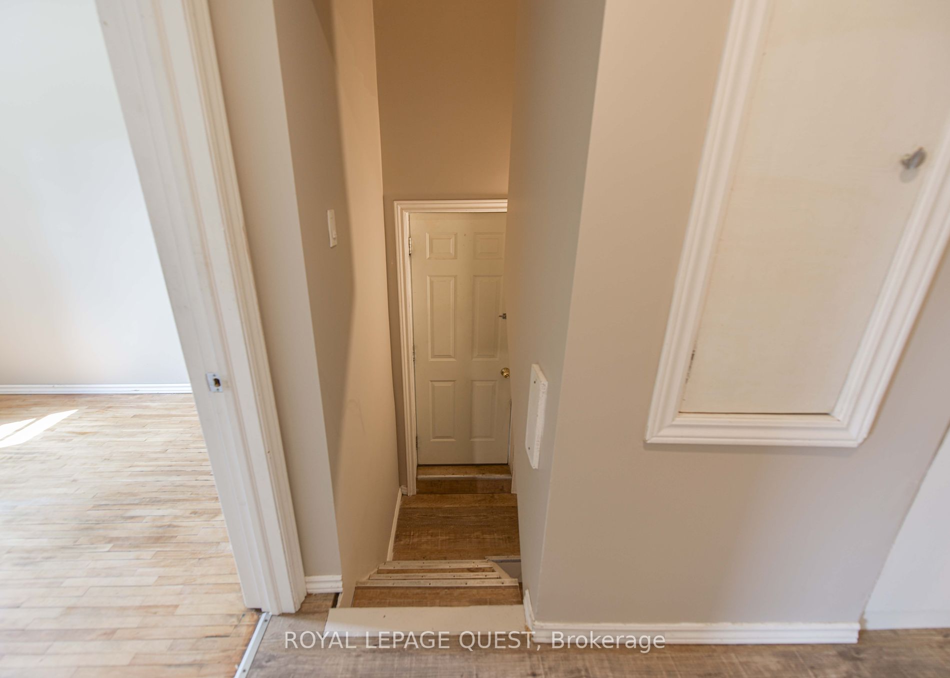 103 Mississaga Street W