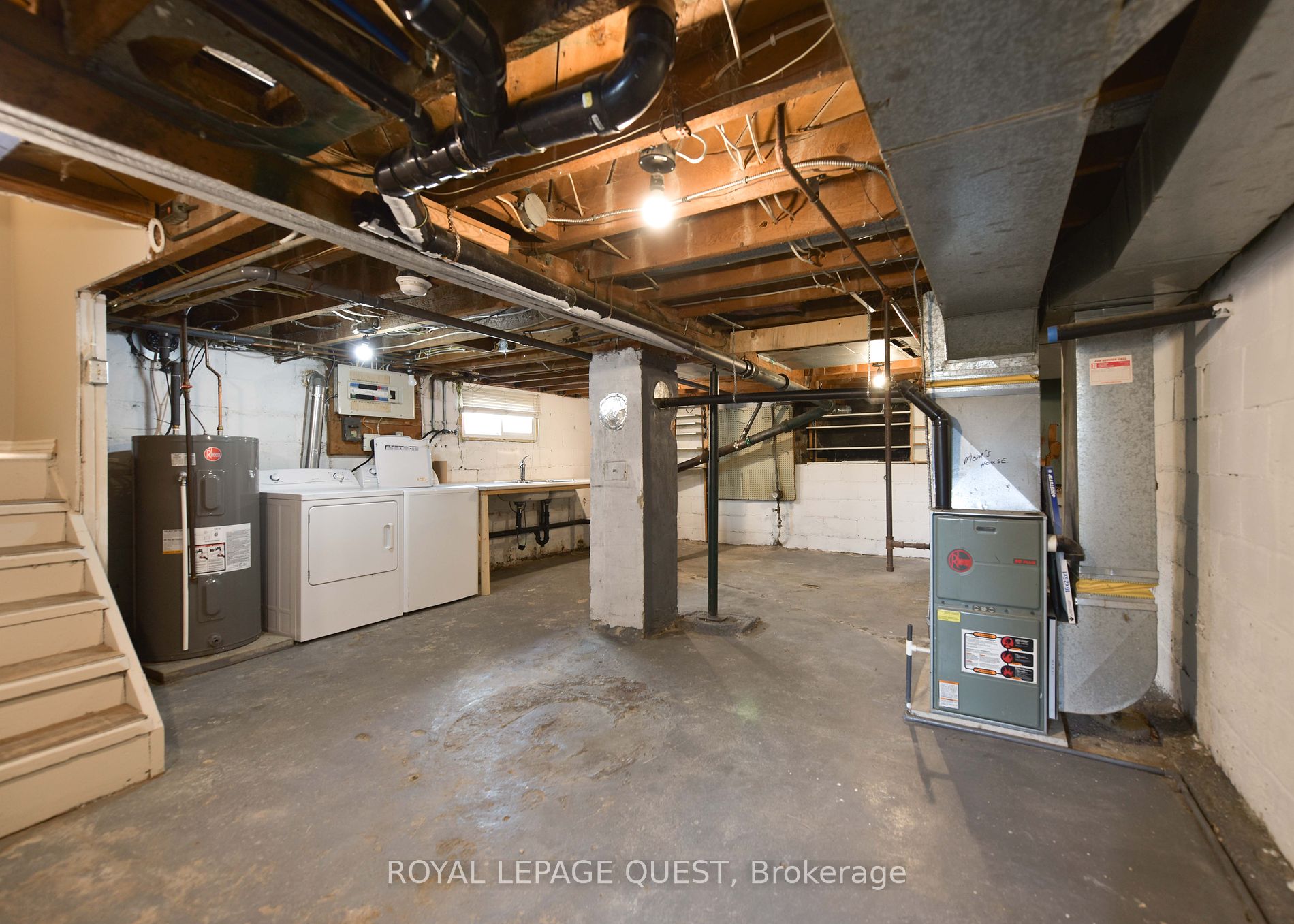 103 Mississaga Street W