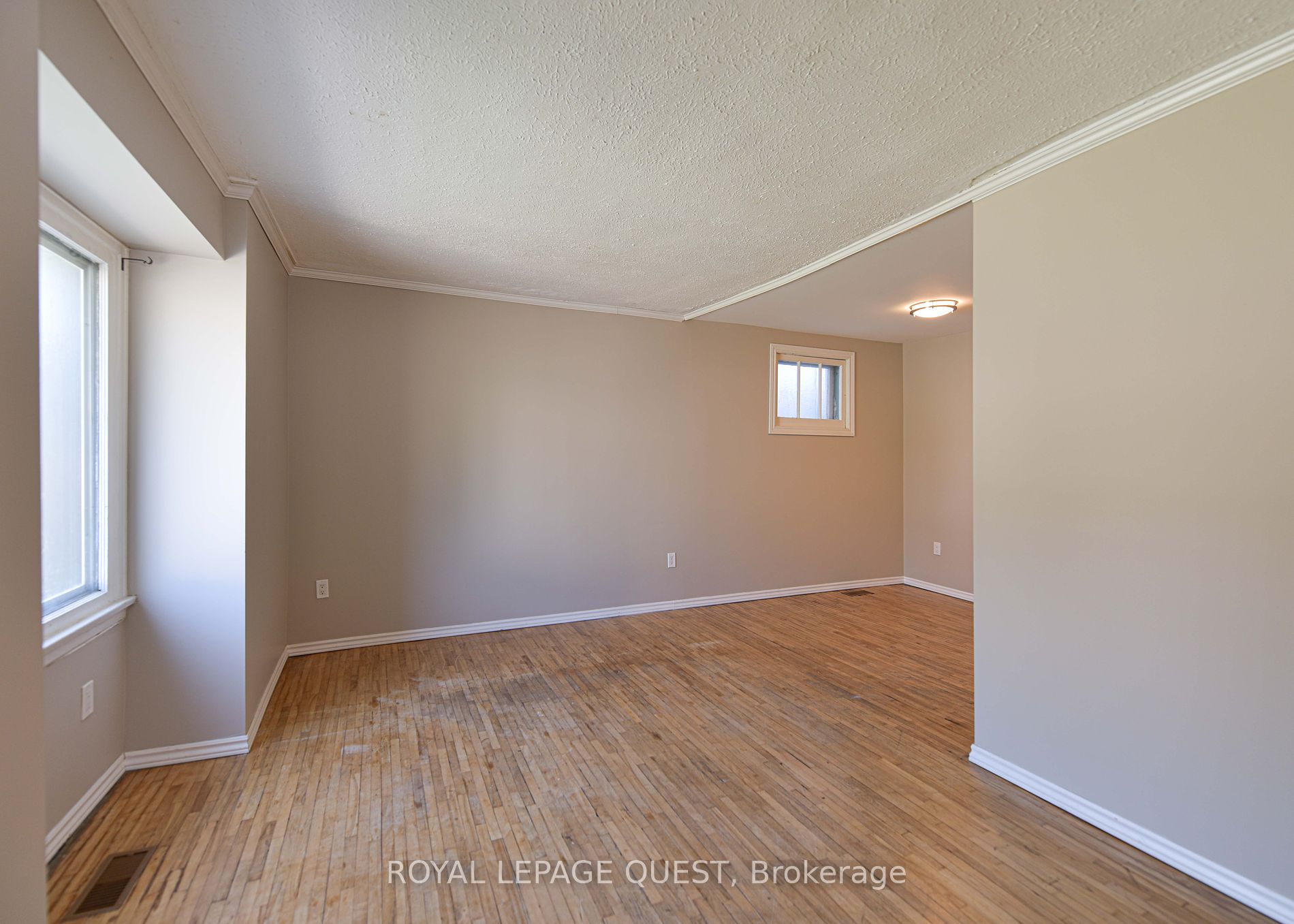 103 Mississaga Street W